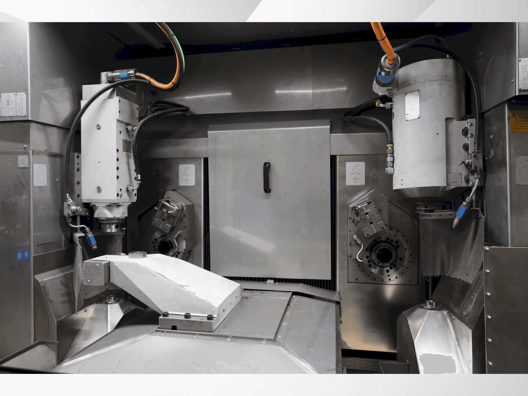 Arbeitsraum der PROFILATOR DV370-HL-05 Maschine