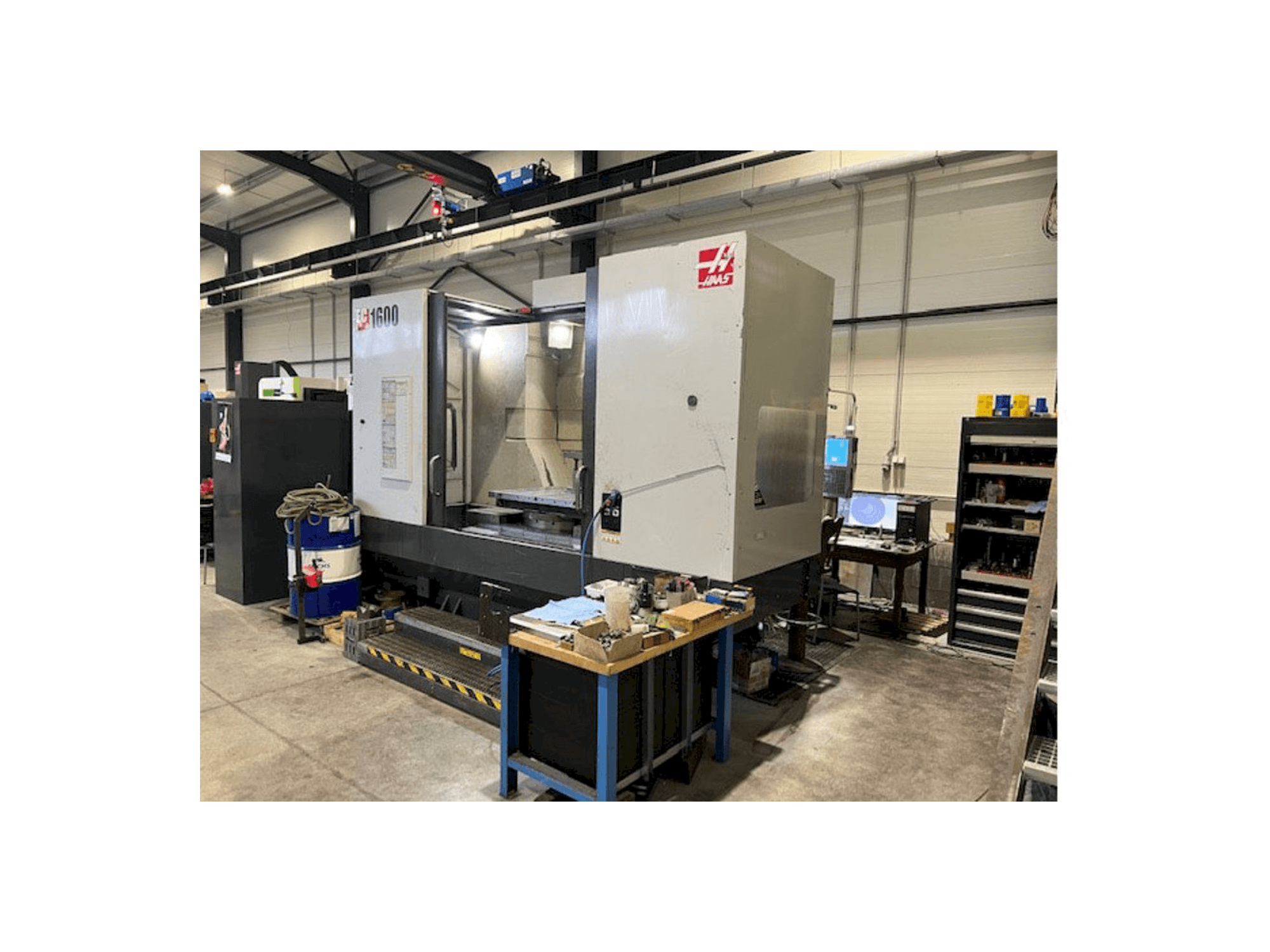 Frontansicht der HAAS EC-1600 Maschine
