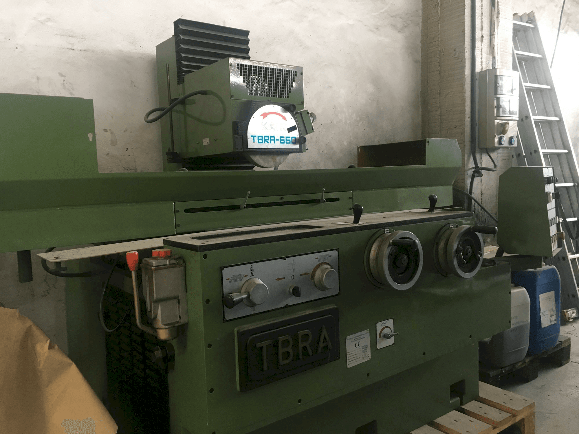 Frontansicht der KAIR TBRA-650 Maschine
