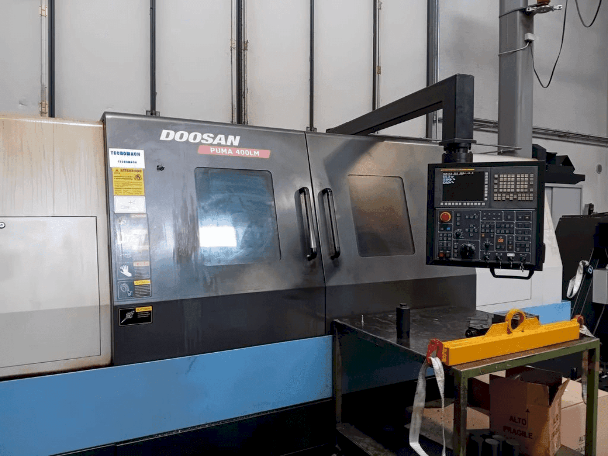 Frontansicht der DOOSAN PUMA 400LM Maschine