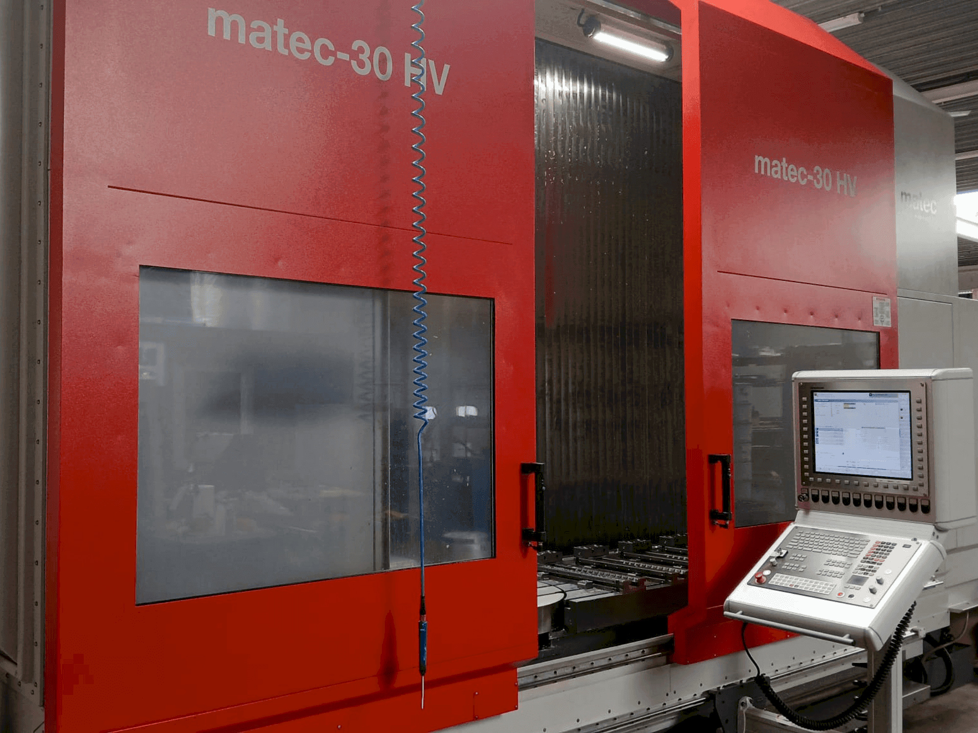 Frontansicht der Matec 30 HV Maschine
