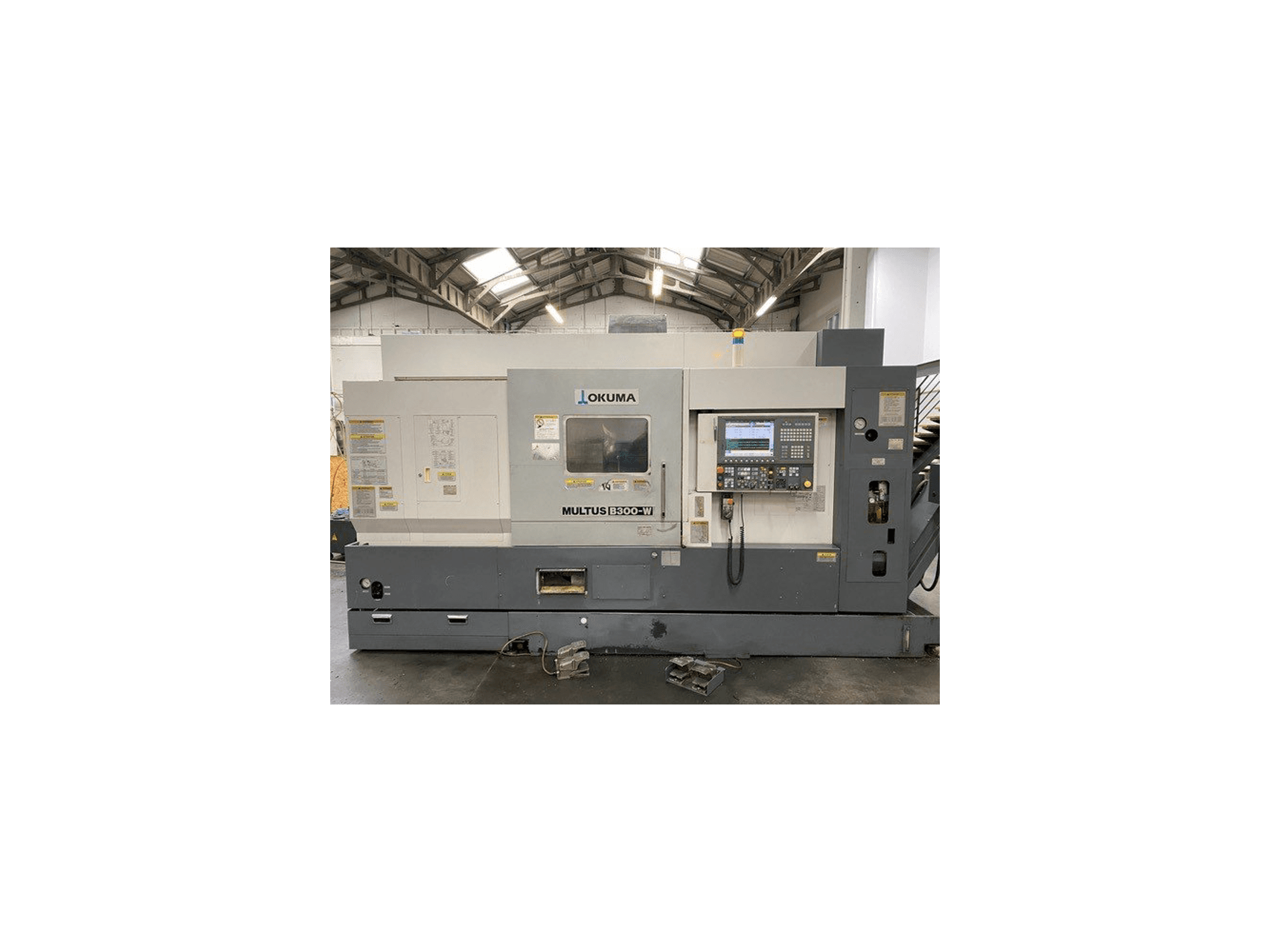 Frontansicht der Okuma MULTUS B300-W Maschine