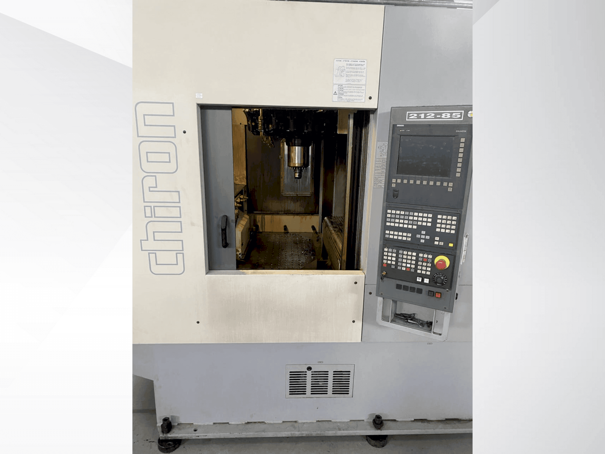 Frontansicht der CHIRON DZ 18 W Maschine