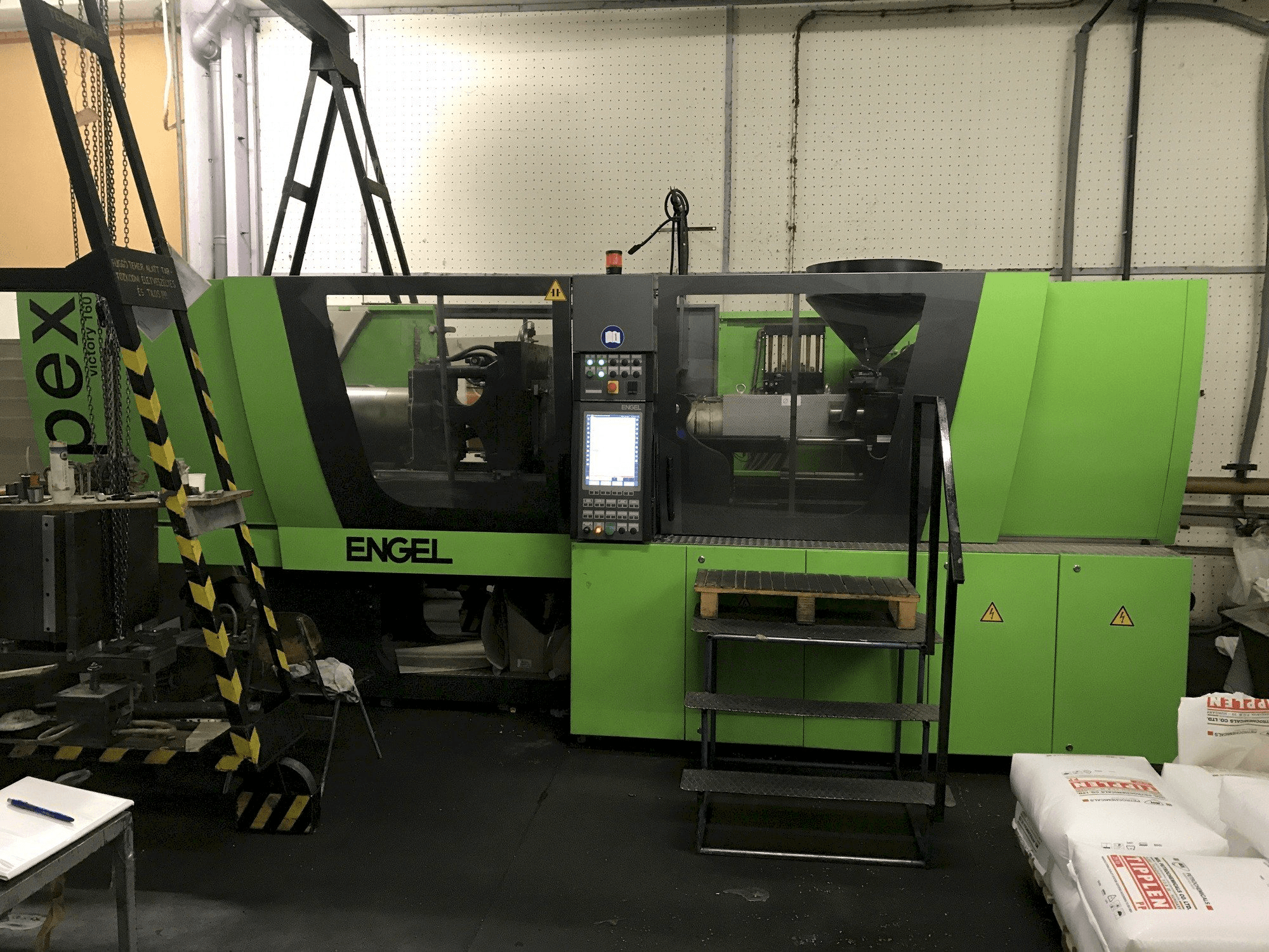 Frontansicht der ENGEL Victory 650/160 Spex Maschine