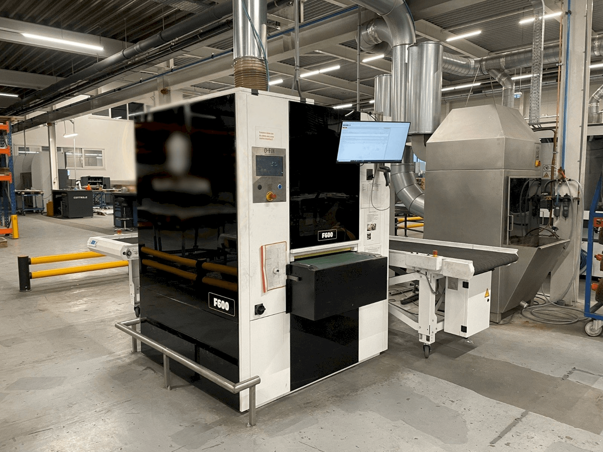 Frontansicht der Q-FIN F600 Maschine