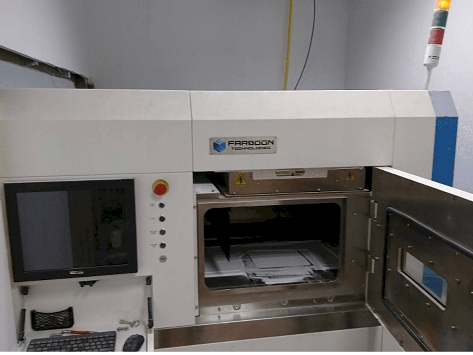 Frontansicht der FARSOON eForm Maschine