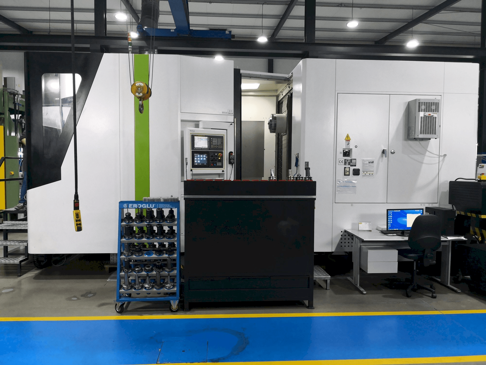 Frontansicht der Hartford HMC-10 Maschine