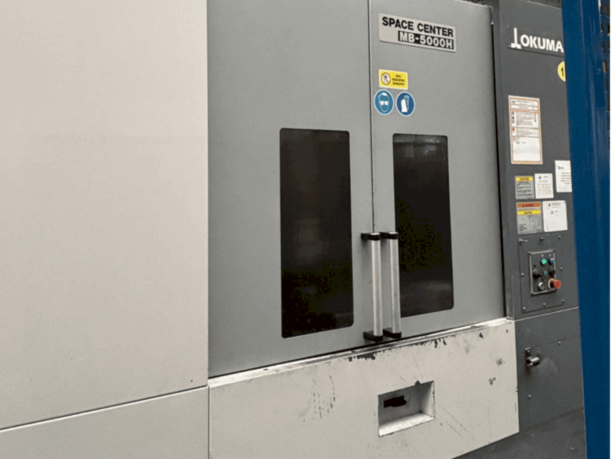 Frontansicht der Okuma MB 5000H Maschine