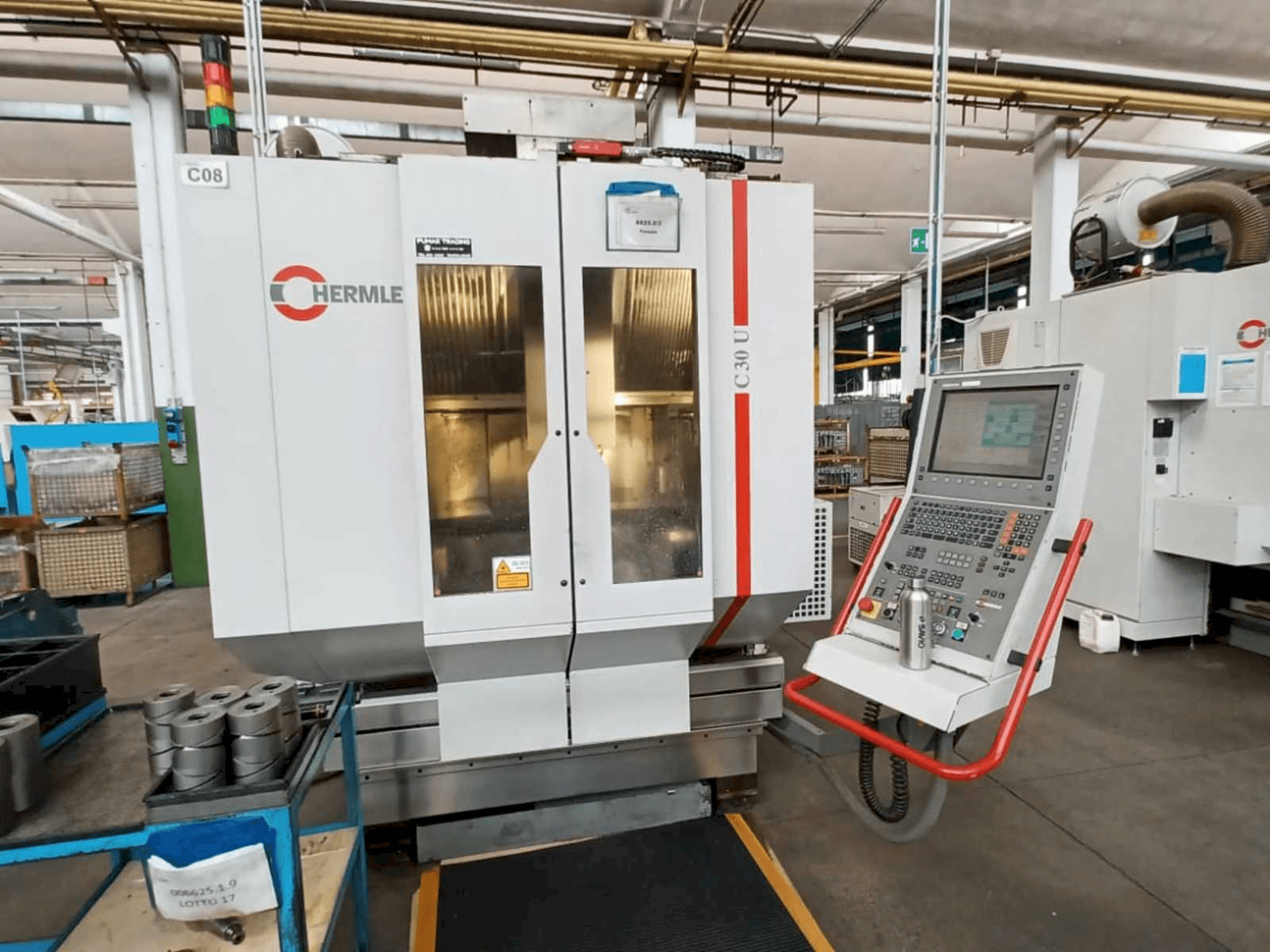 Frontansicht der HERMLE C30U Maschine