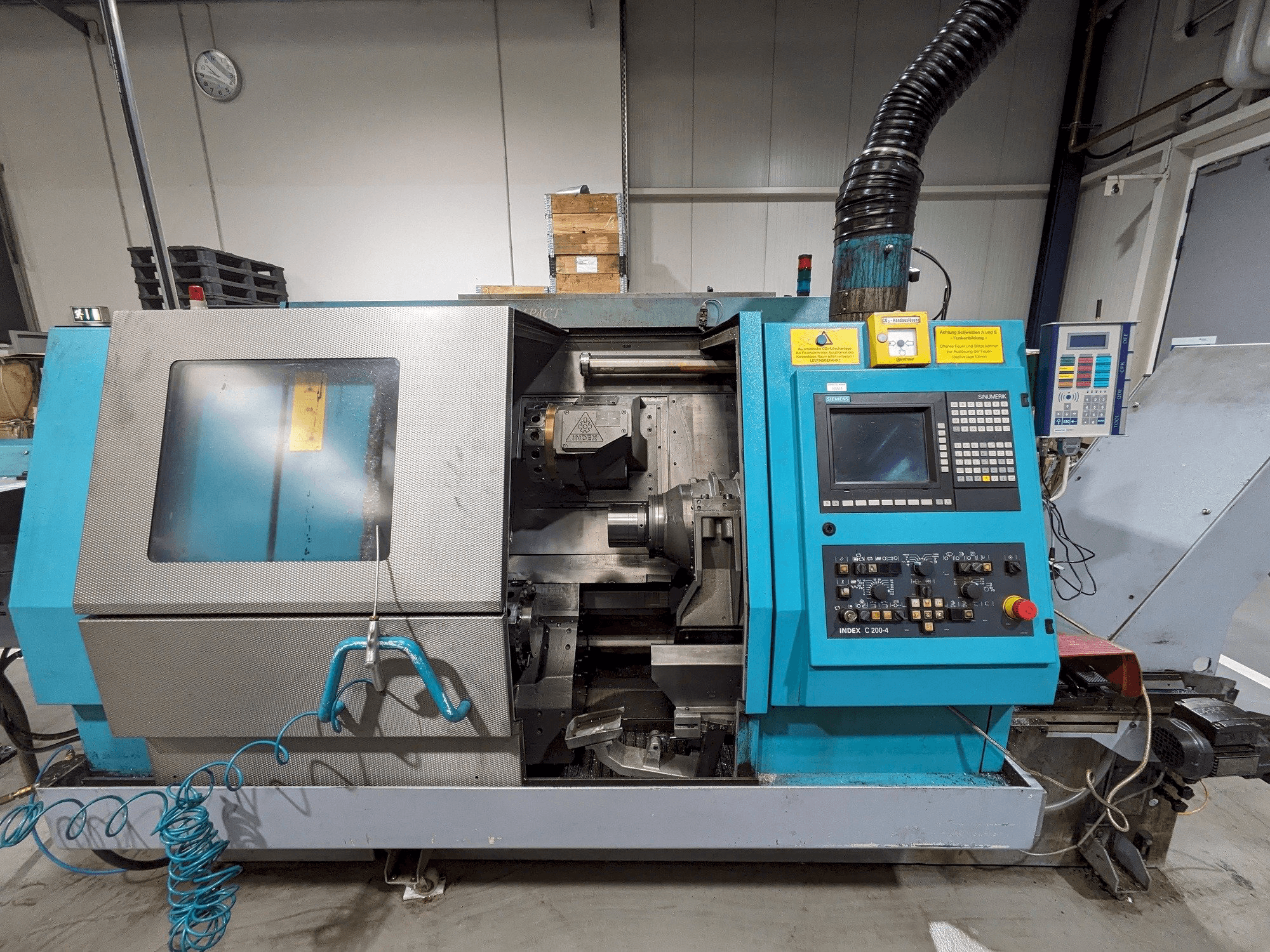 Frontansicht der Index G200 Compact Maschine