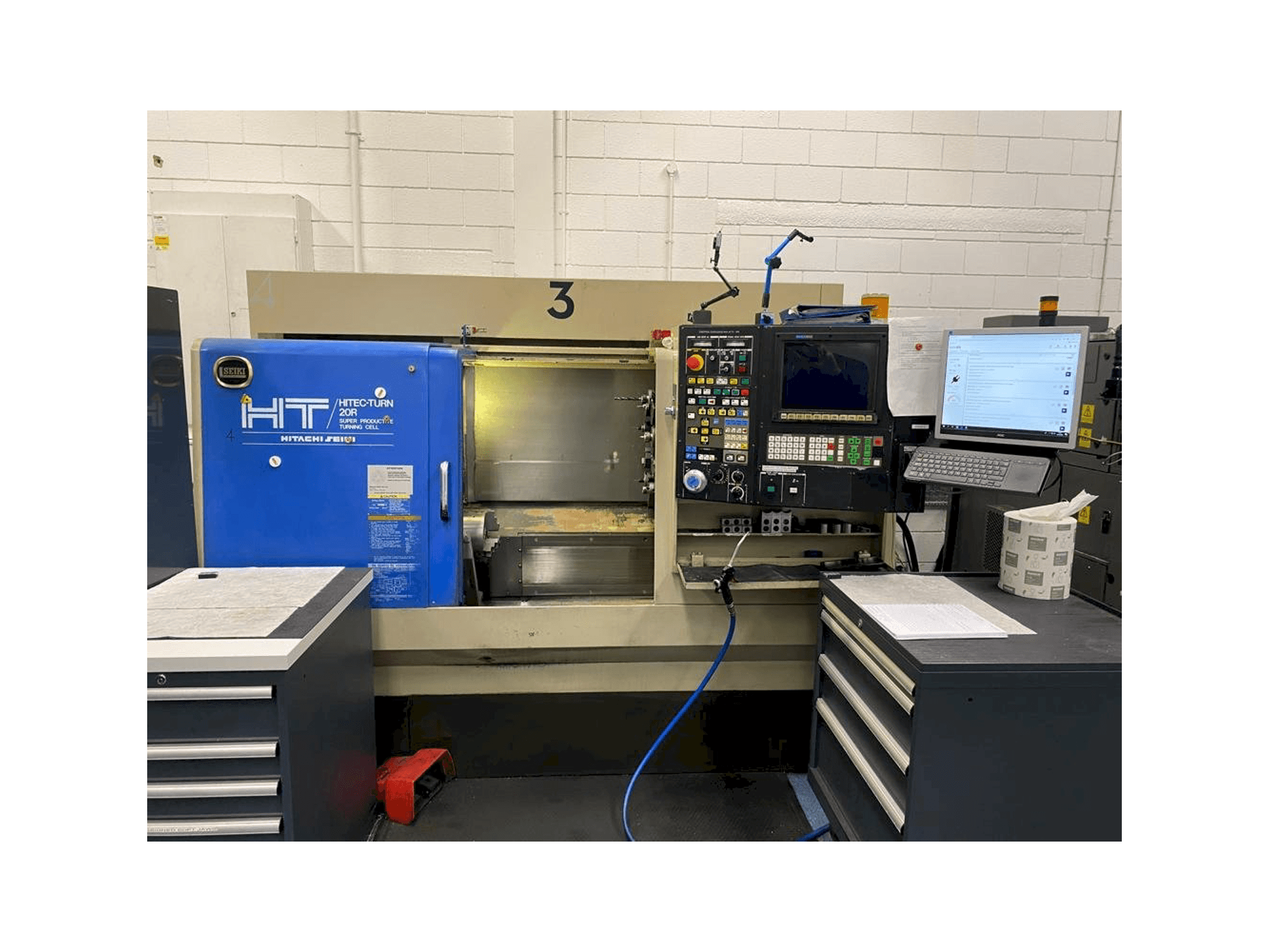 Frontansicht der HITACHI SEIKI Hi Tech 20R Maschine