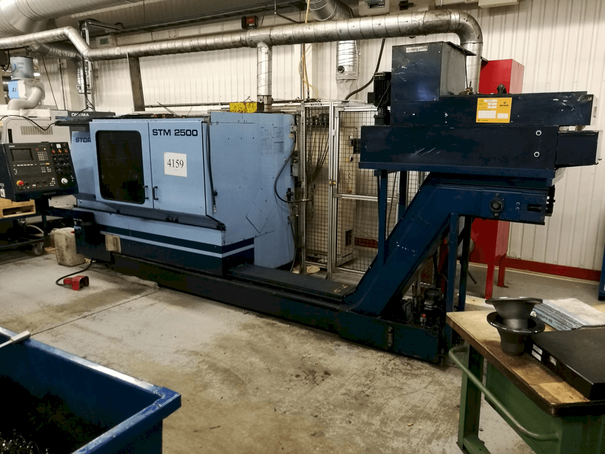 Frontansicht der STOREBRO STM 2500 Maschine