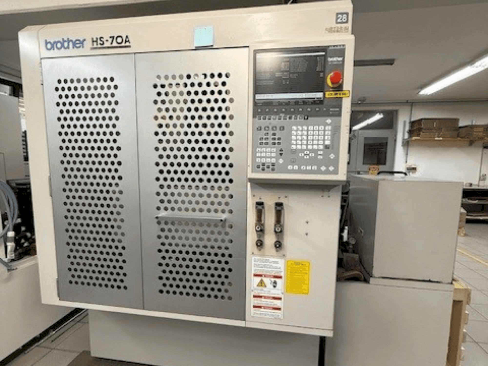 Frontansicht der Brother HS-70A Maschine