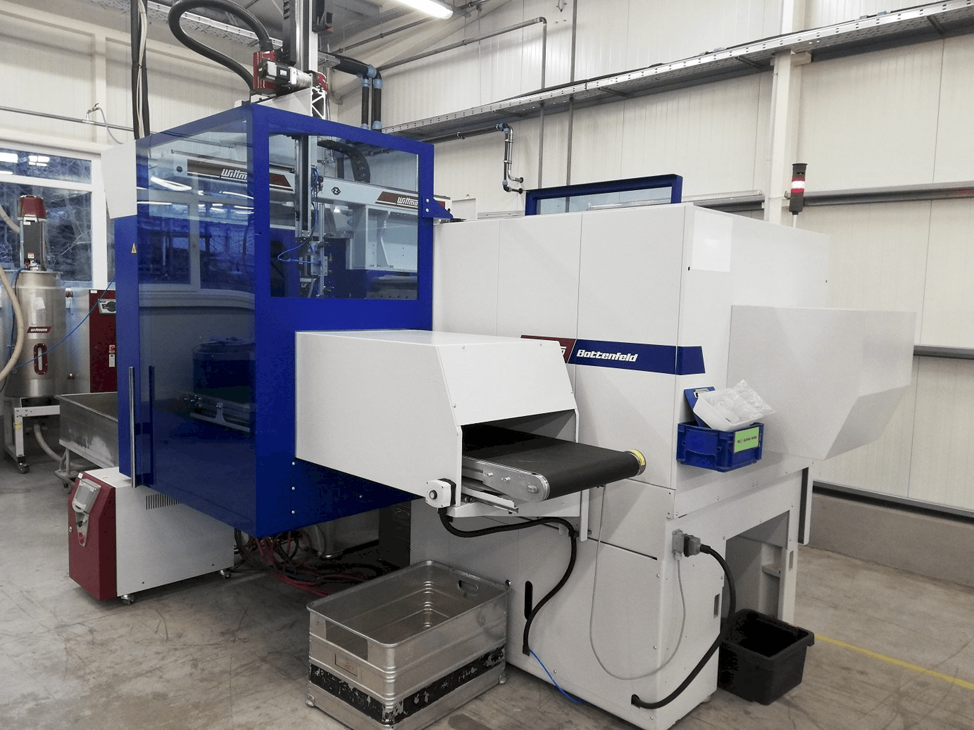 Linke Seitenansicht der Battenfeld Smart Power 240/1330 Maschine
