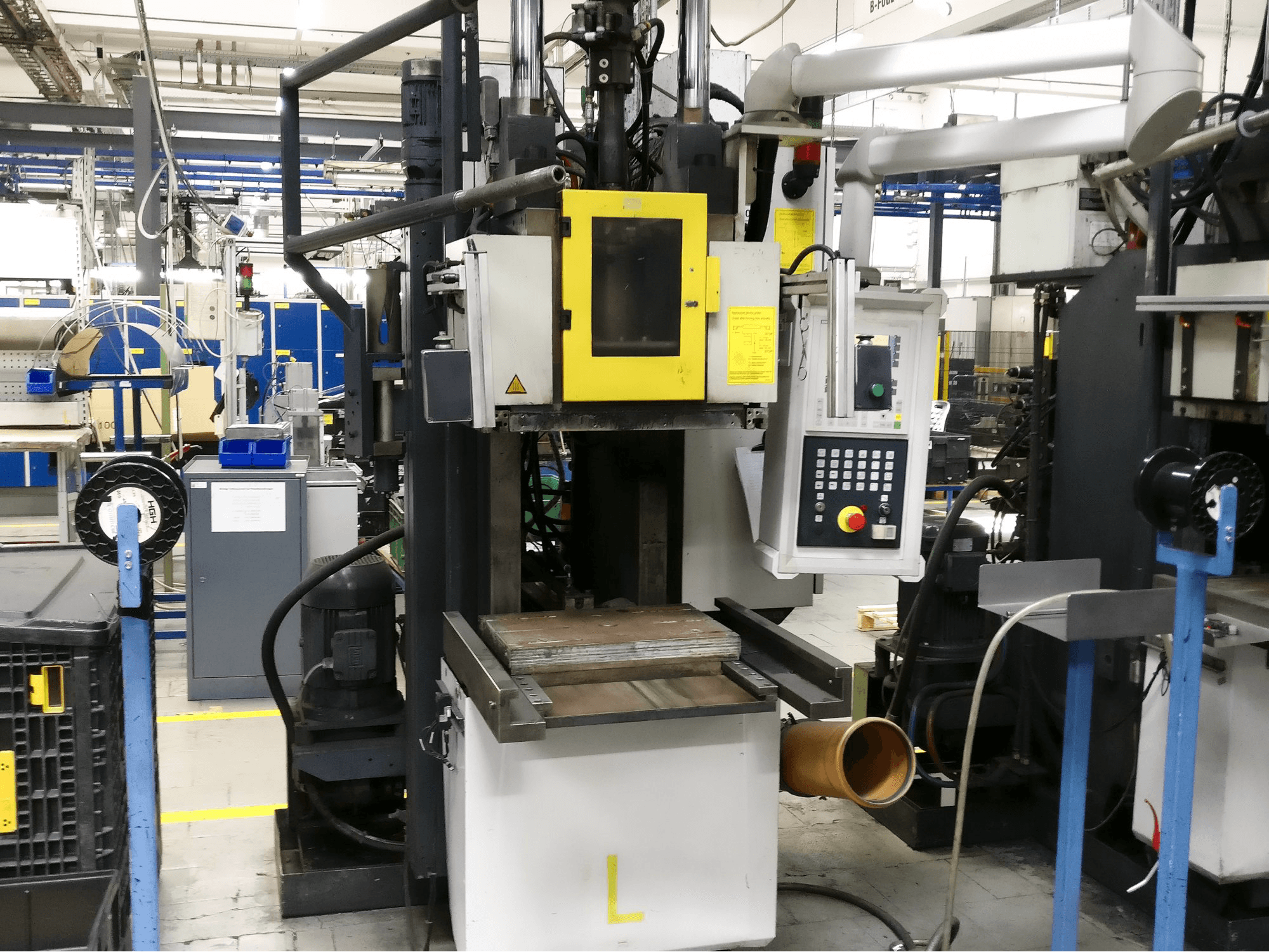 Frontansicht der Klöckner Desma 956.050 ZO Maschine