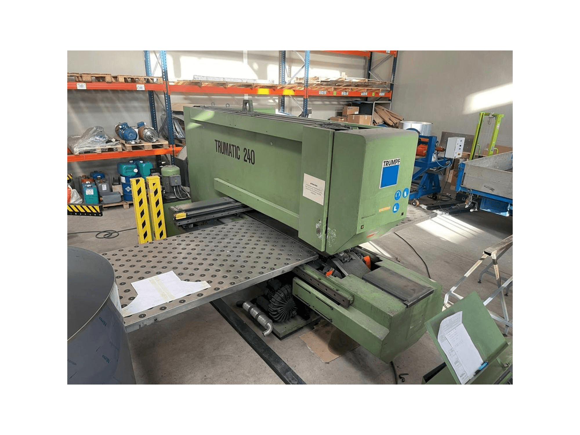 Frontansicht der Trumpf TRUMATIC 240 Maschine