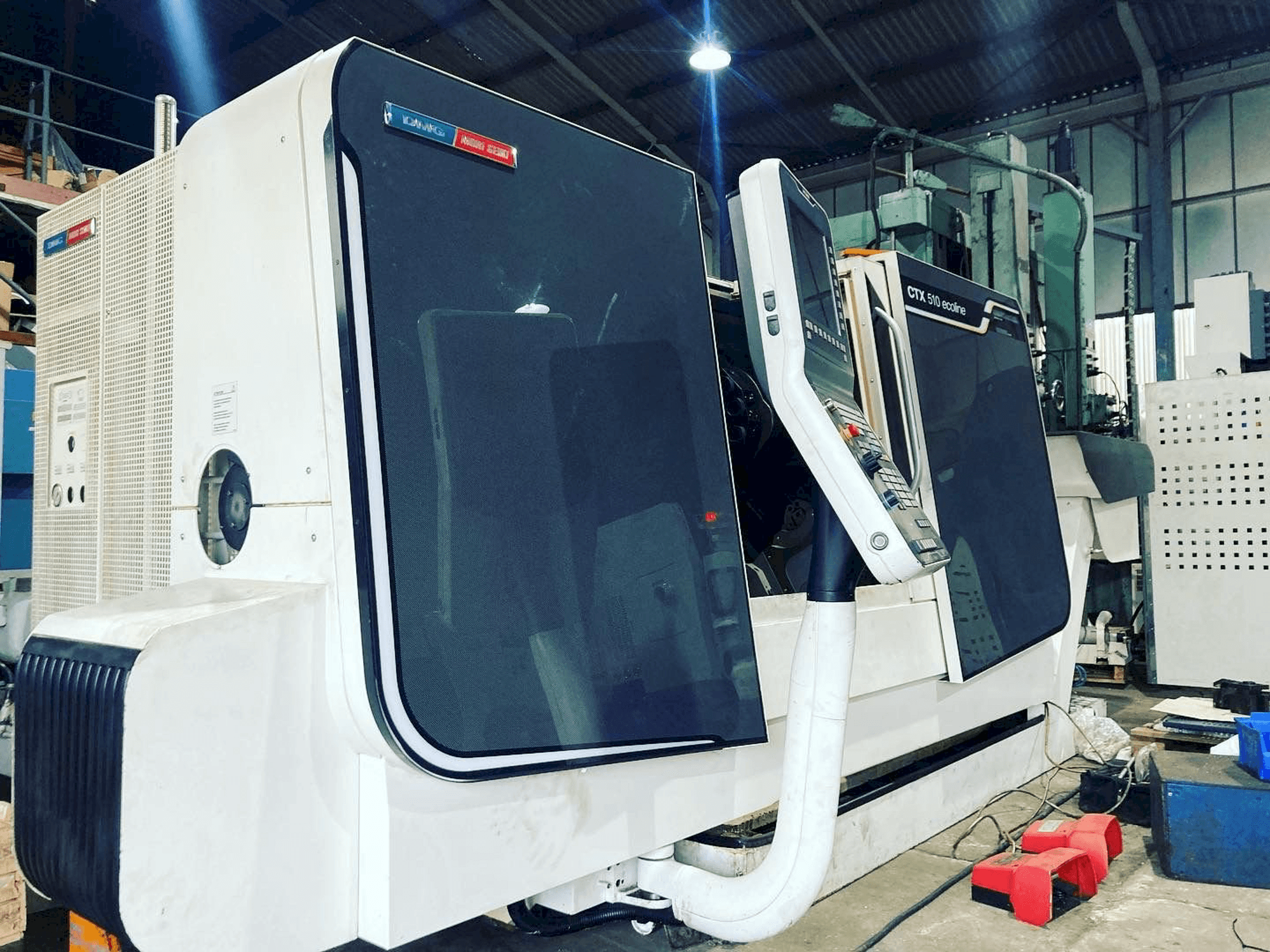 Linke Seitenansicht der DMG Mori Seiki CTX 510 ECO Maschine