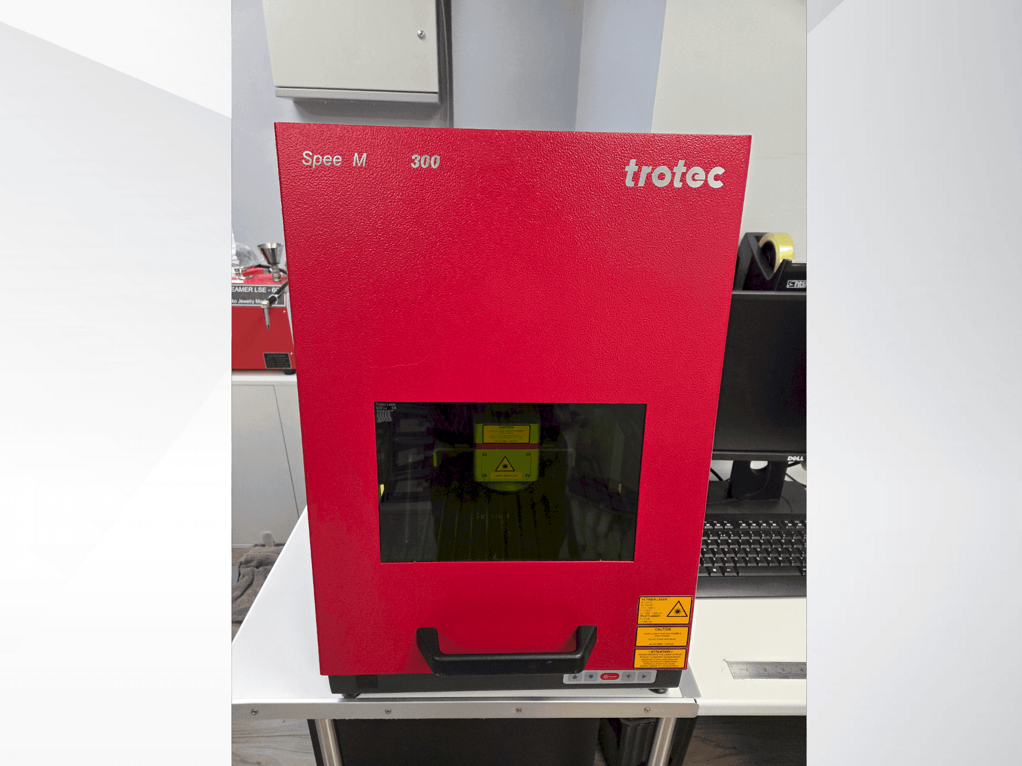 Frontansicht der Trotec Speed marker 300 Maschine