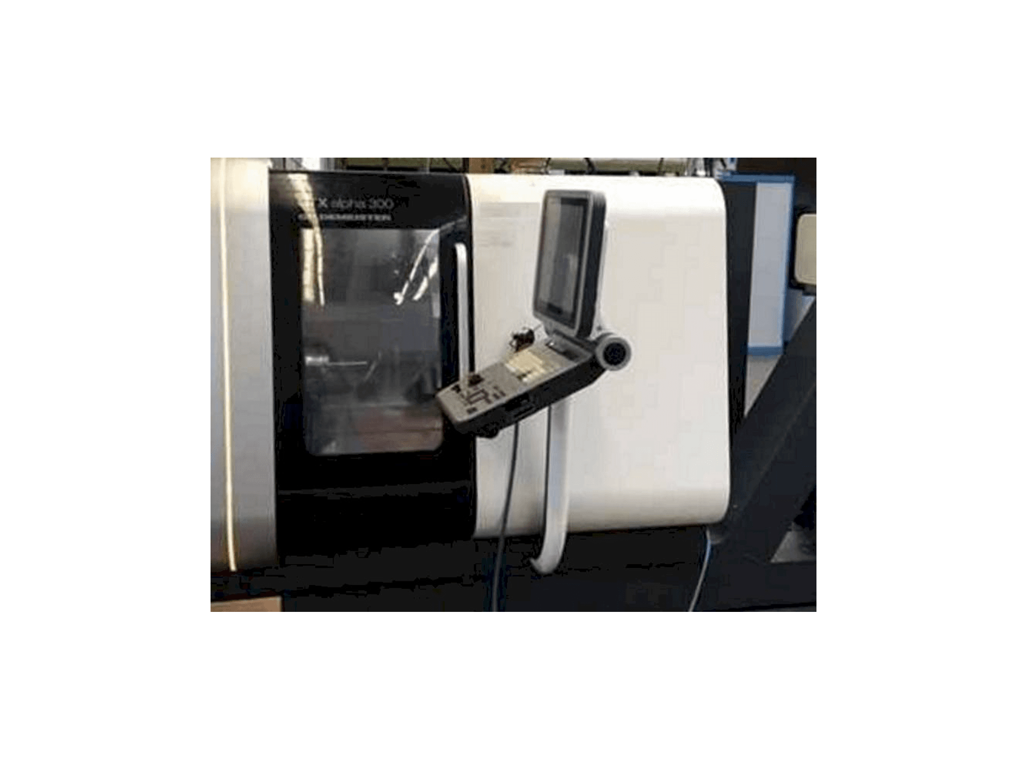 Frontansicht der DMG GILDEMEISTER CTX Alpha 300 V4 Maschine