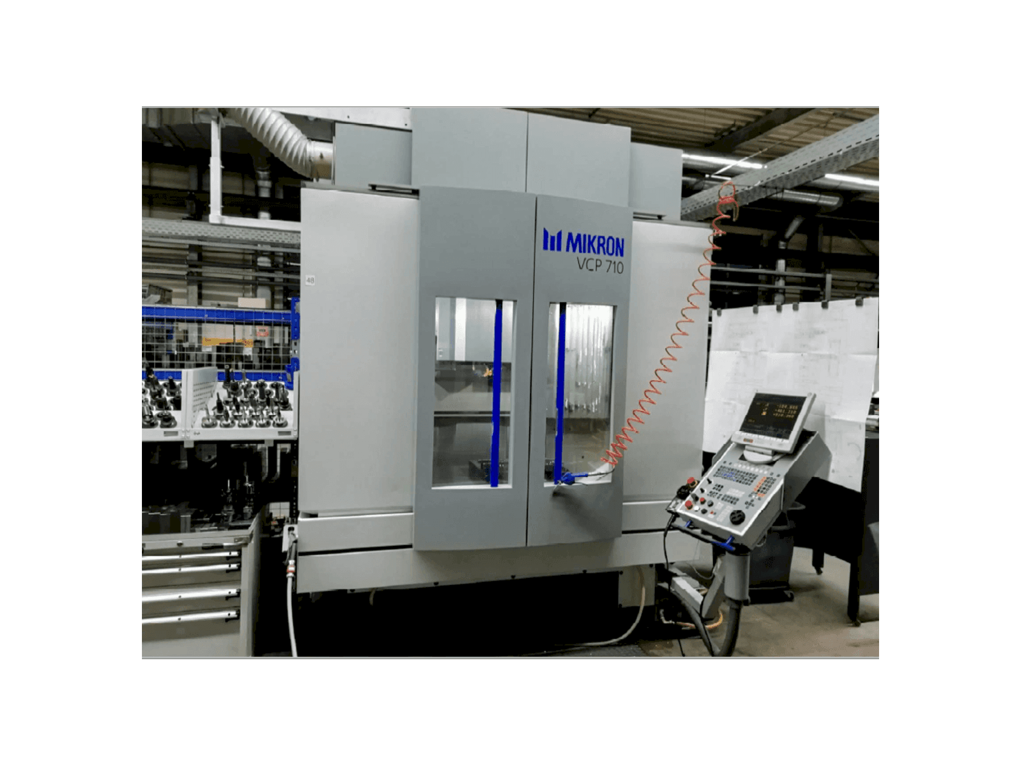 Frontansicht der MIKRON VCP 710 Maschine