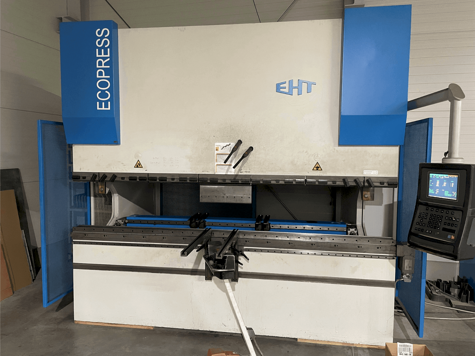 Frontansicht der EHT Ecopress 135-30 Maschine