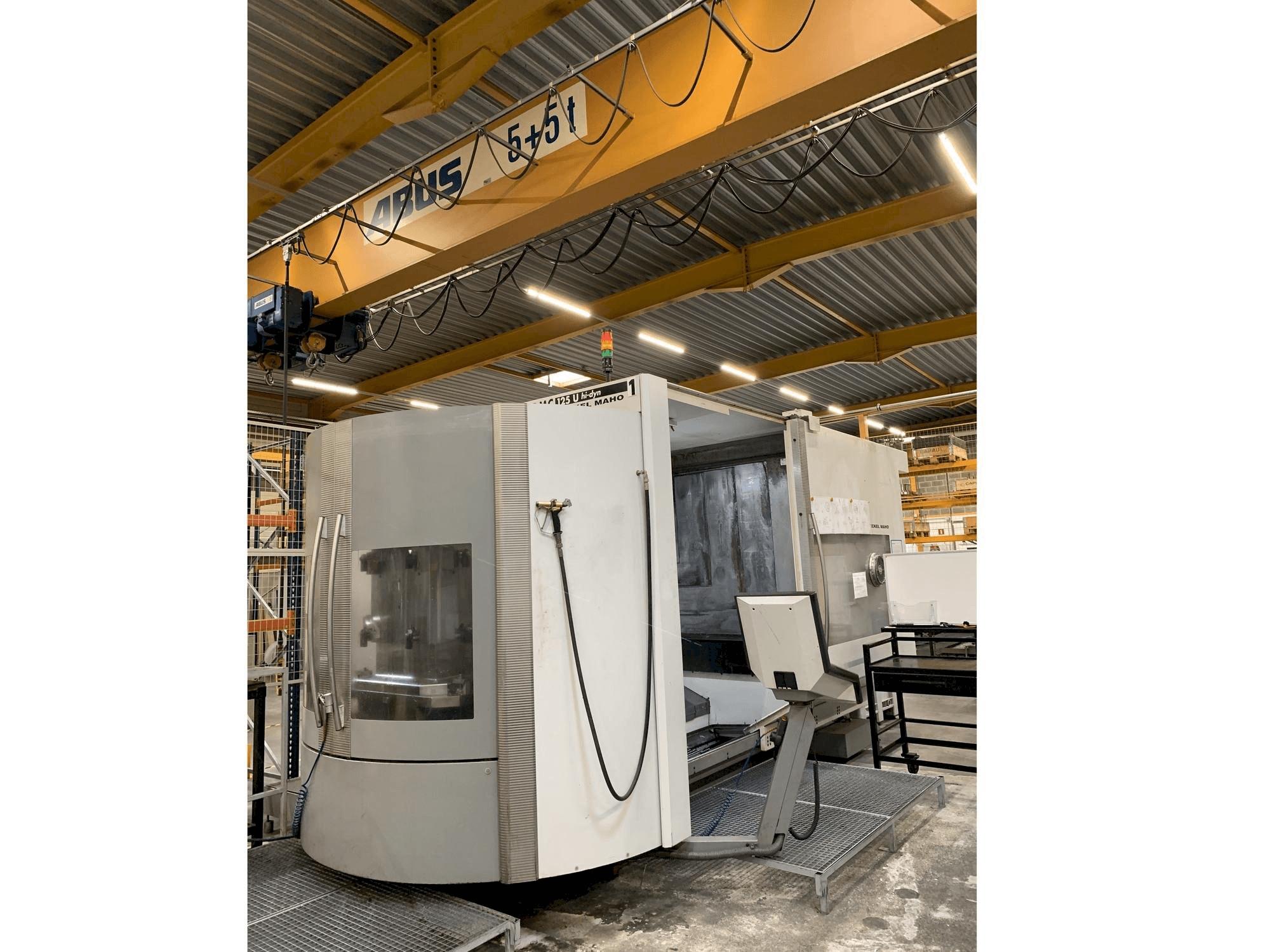 Frontansicht der DECKEL MAHO DMC 125 U hy-dyn Maschine