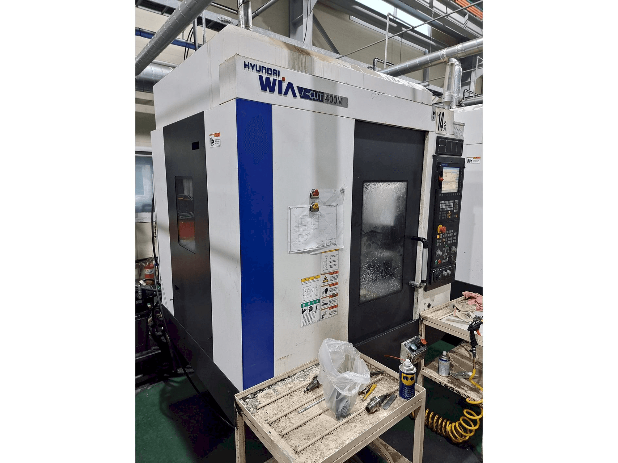 Frontansicht der Hyundai Wia i-CUT400M Maschine