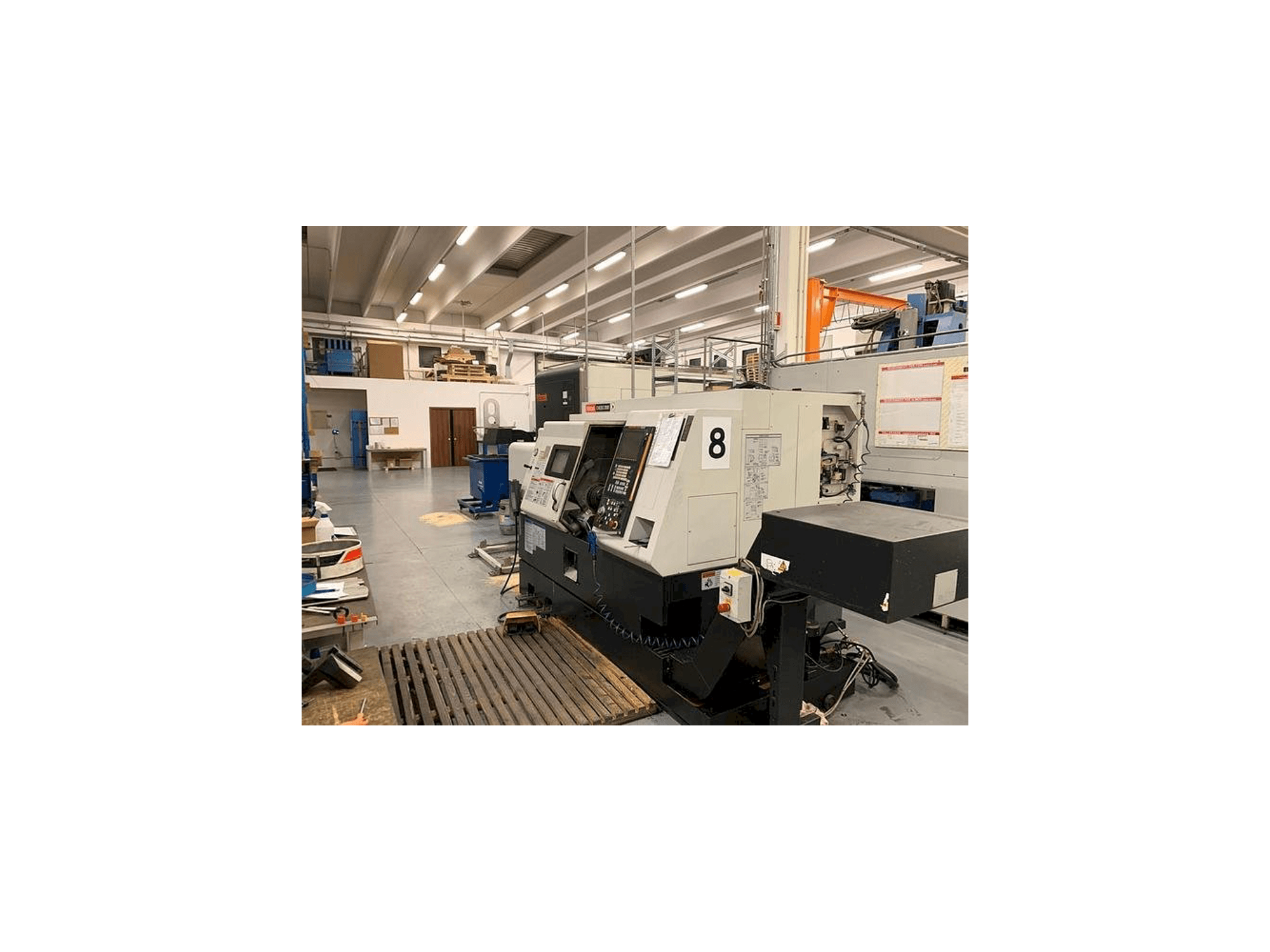 Rechte Ansicht der Mazak QT NEXUS 200M Maschine