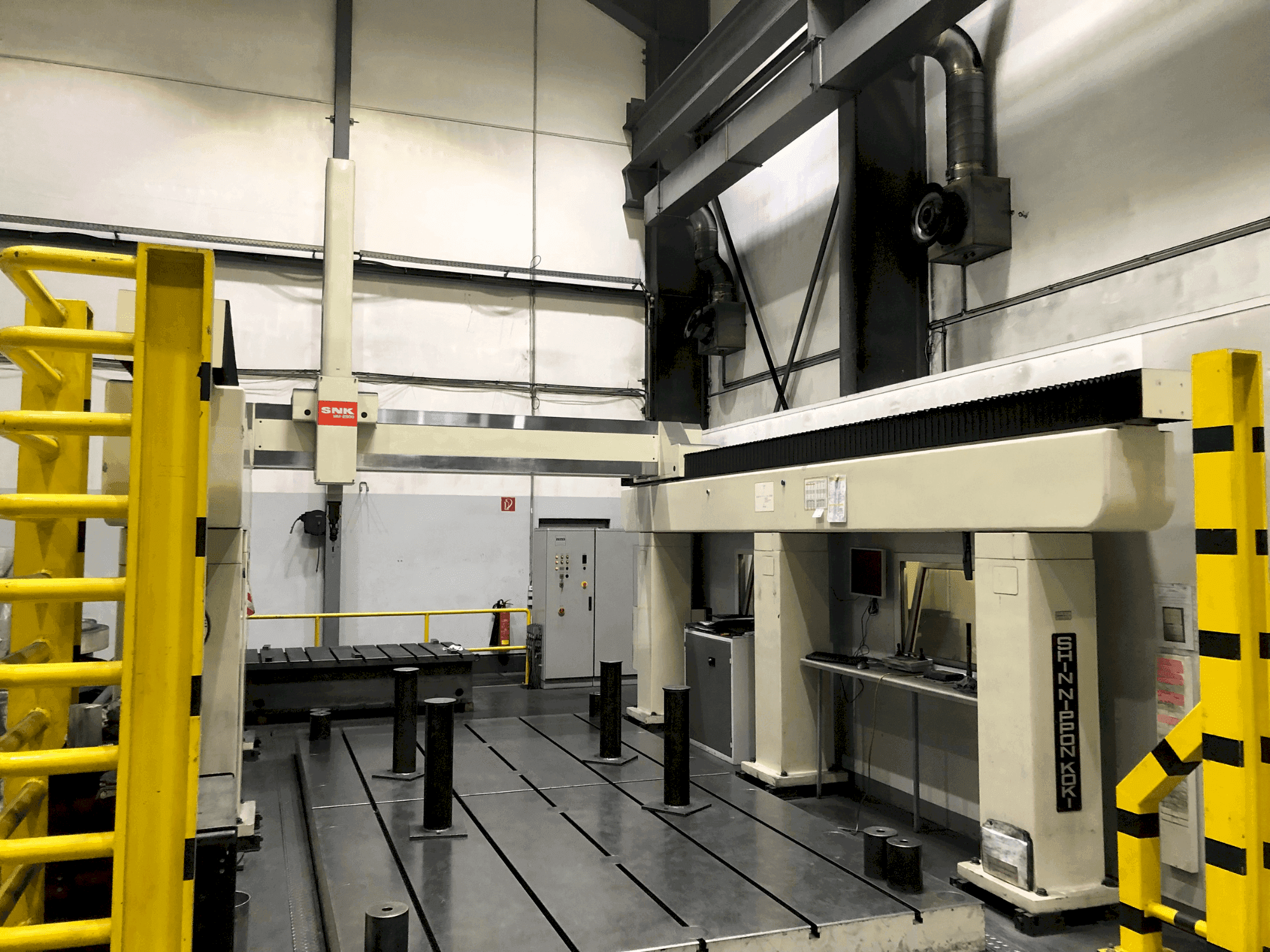 Frontansicht der SHIN NIPPON KOKI MM 2500-5012 Maschine