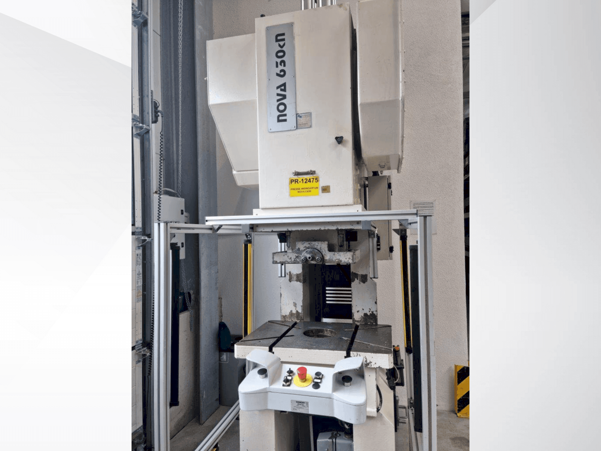 Frontansicht der BEUTLER Nova C630kN Maschine