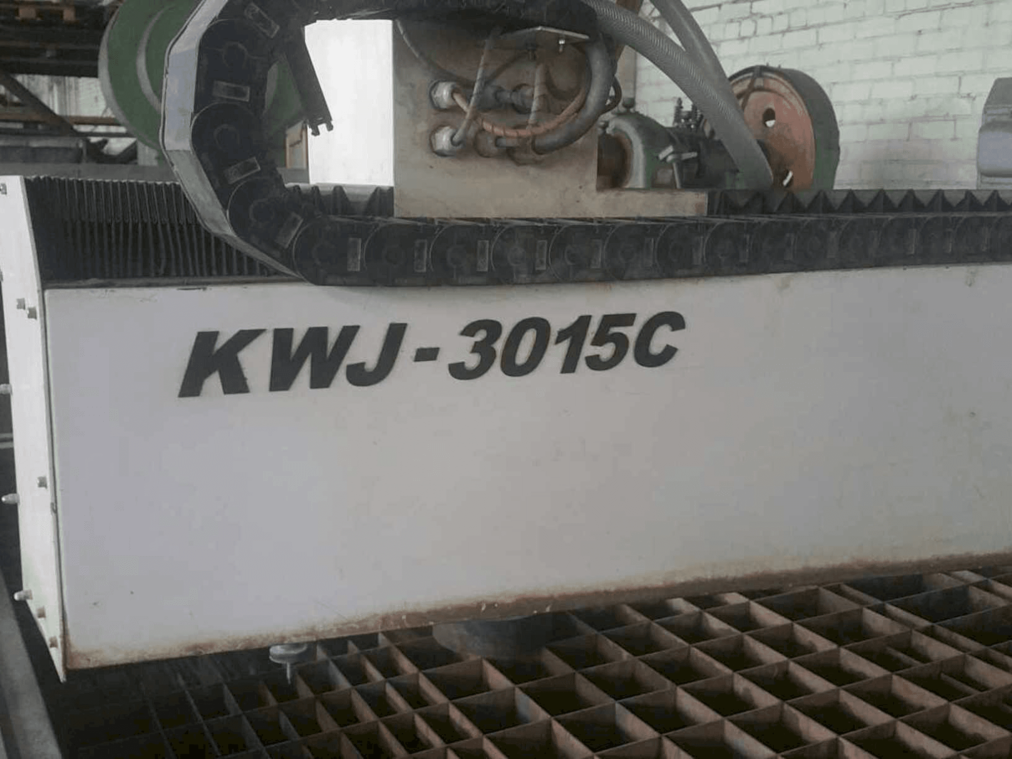 Frontansicht der Kenner KWJ 3020 C KMT Streamline SL-V 30 Maschine