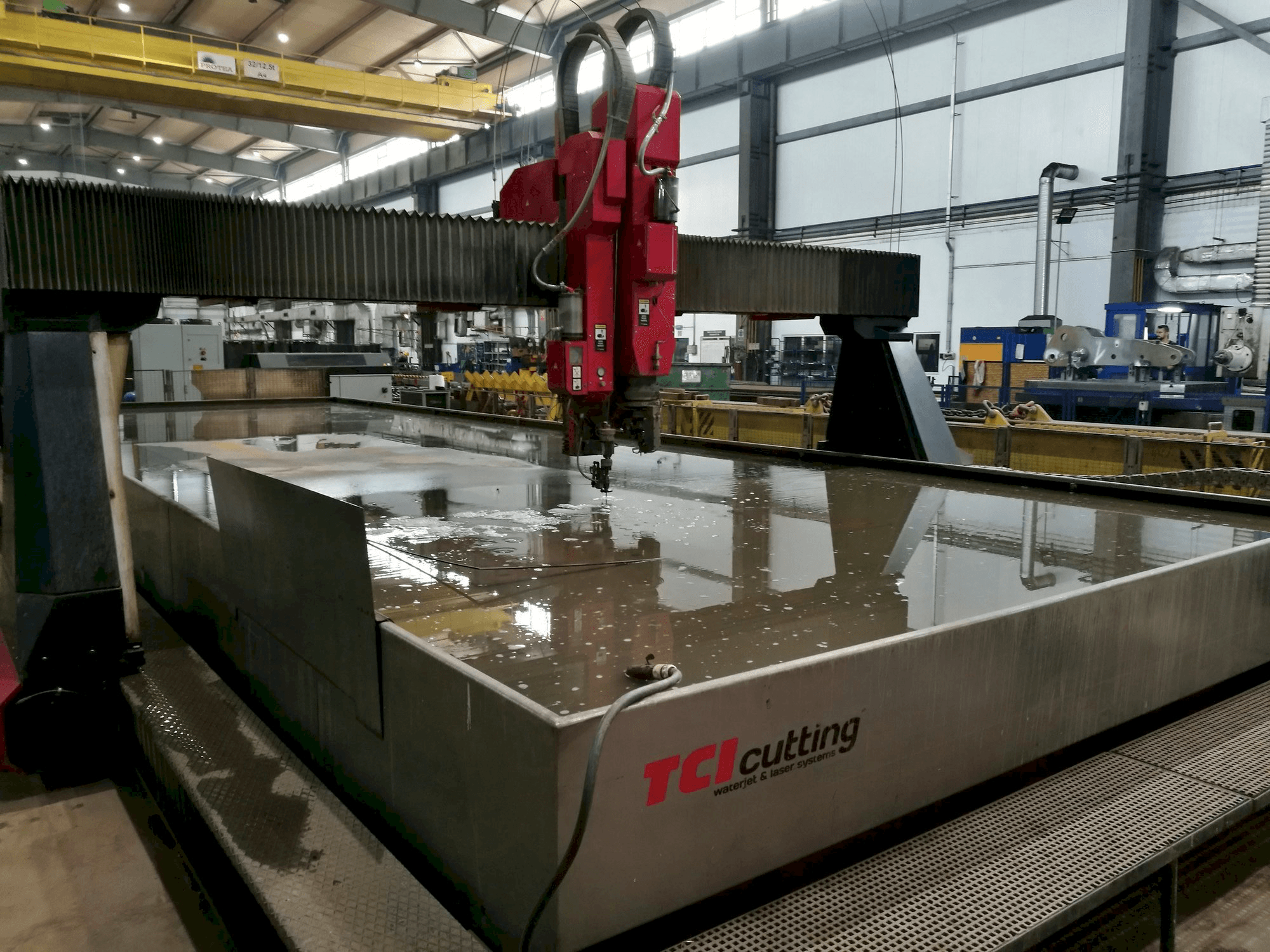 Frontansicht der TCI BP-H 30120-1 Maschine