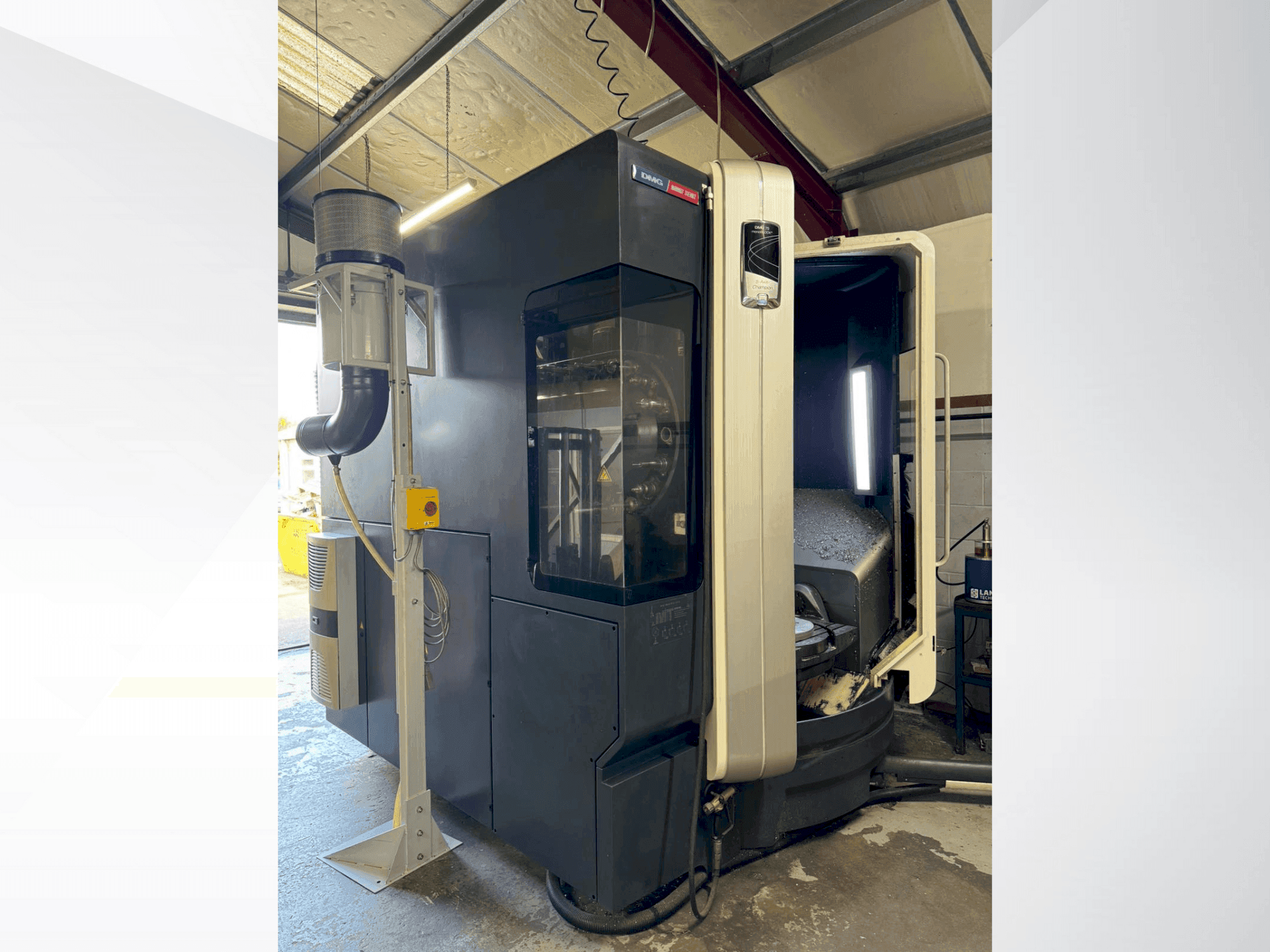 Frontansicht der DMG MORI DMU 75 Monoblock Maschine