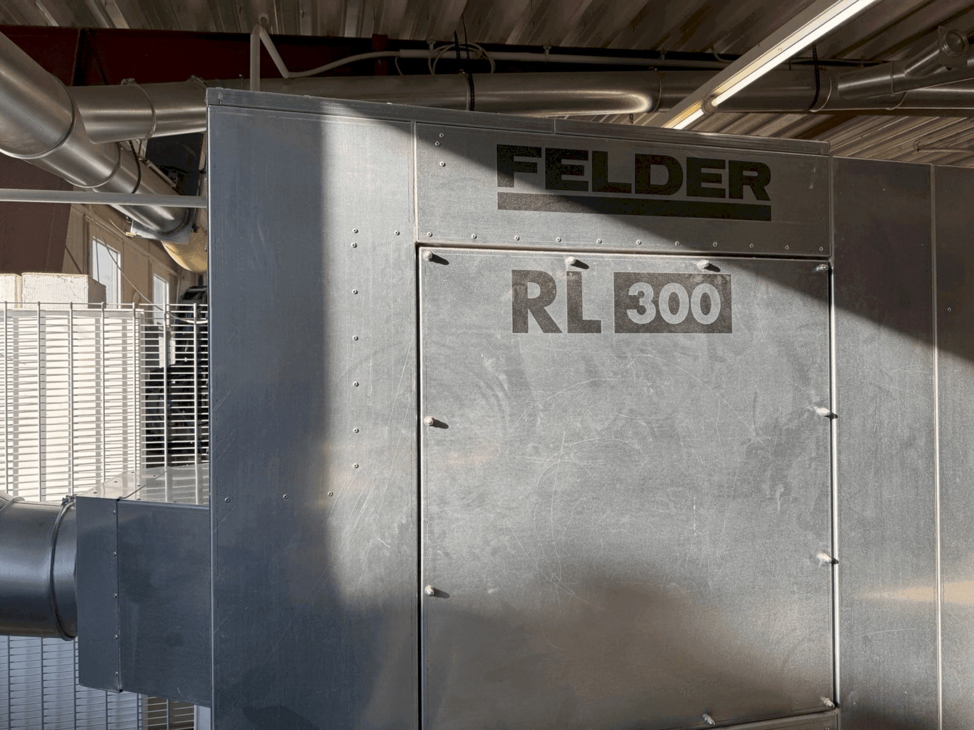Frontansicht der FELDER FELDER RL 300 Maschine