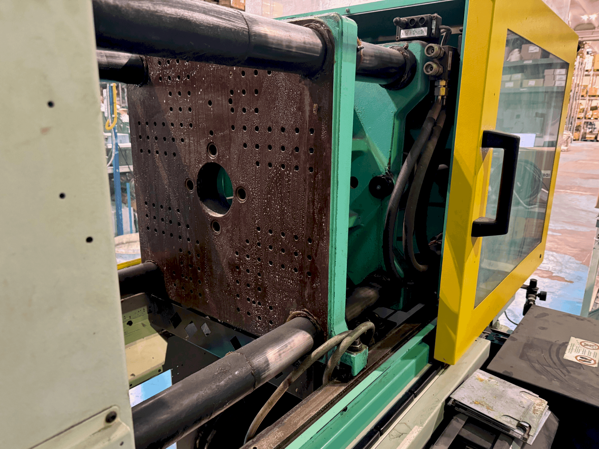 Frontansicht der Arburg ALLROUNDER CENTEX 470 C 1500-800 Maschine