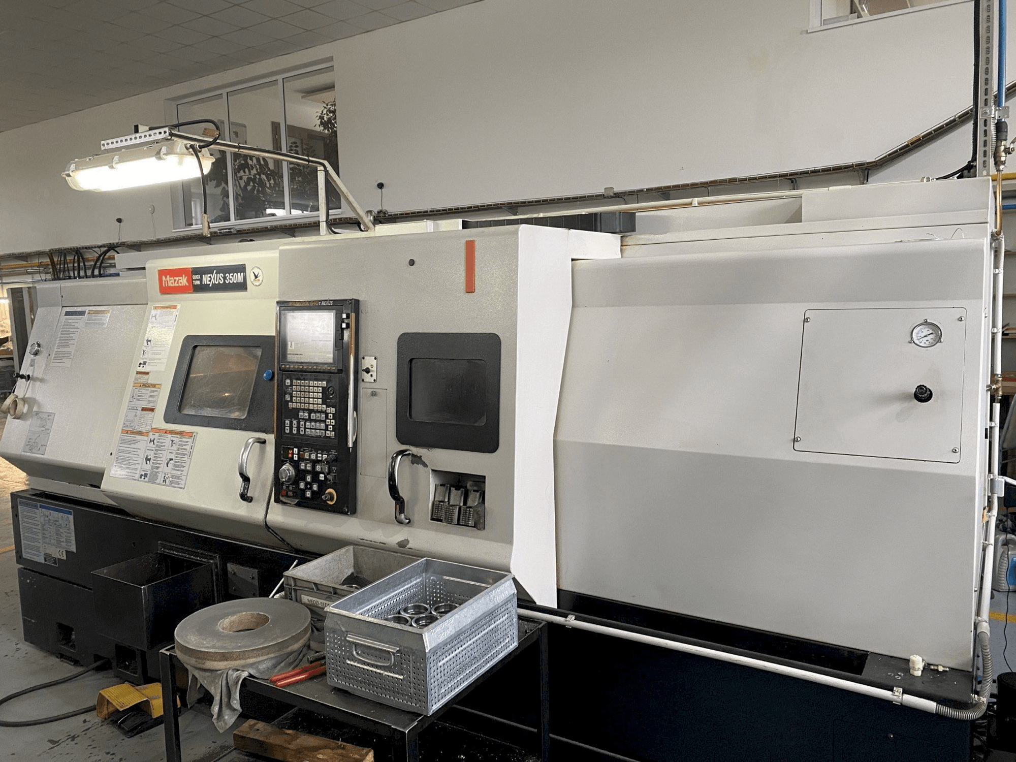 Frontansicht der Mazak QUICKTURN Nexus 350M Maschine