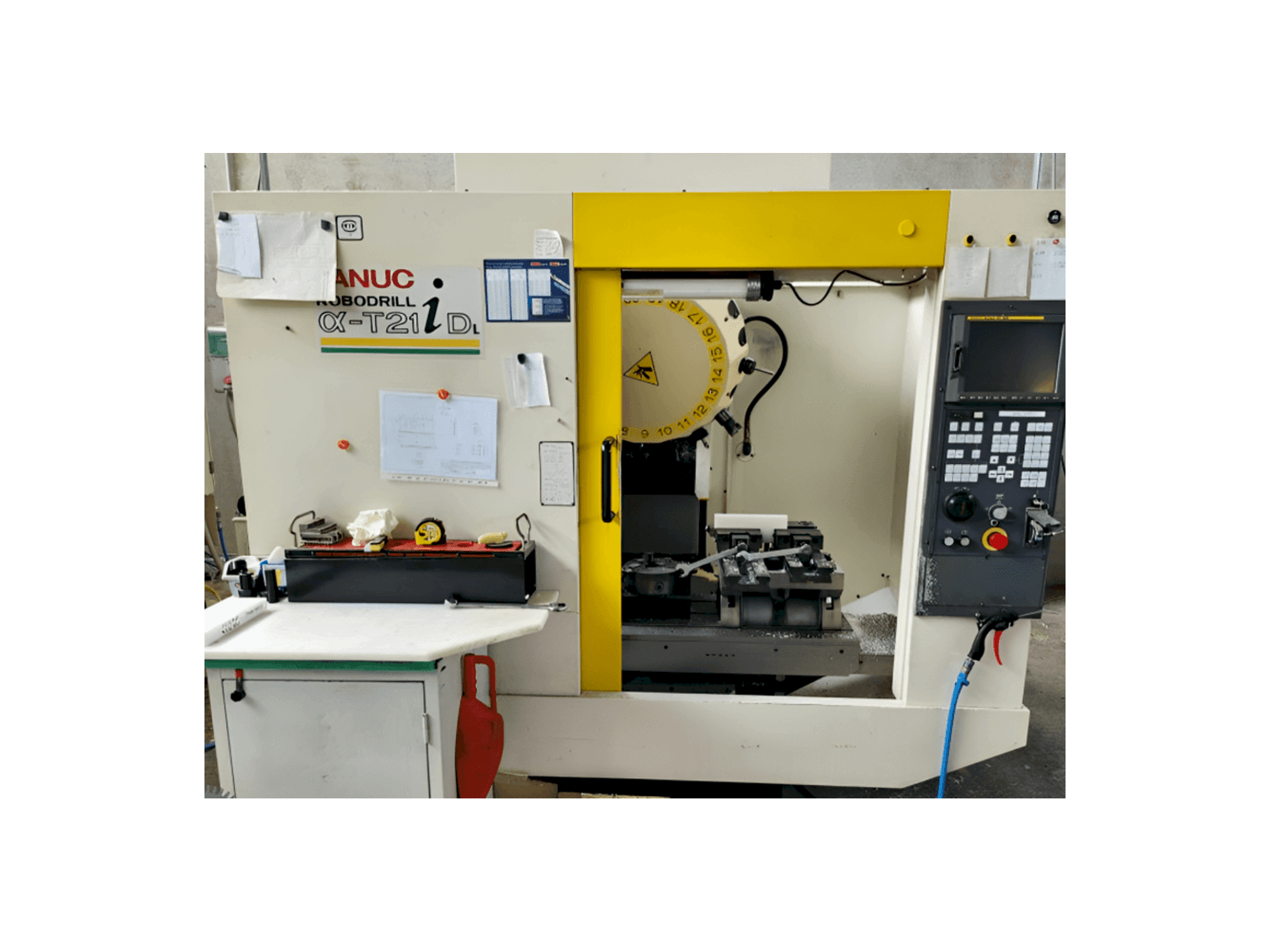 Frontansicht der FANUC Robodrill Alpha T21iD Maschine