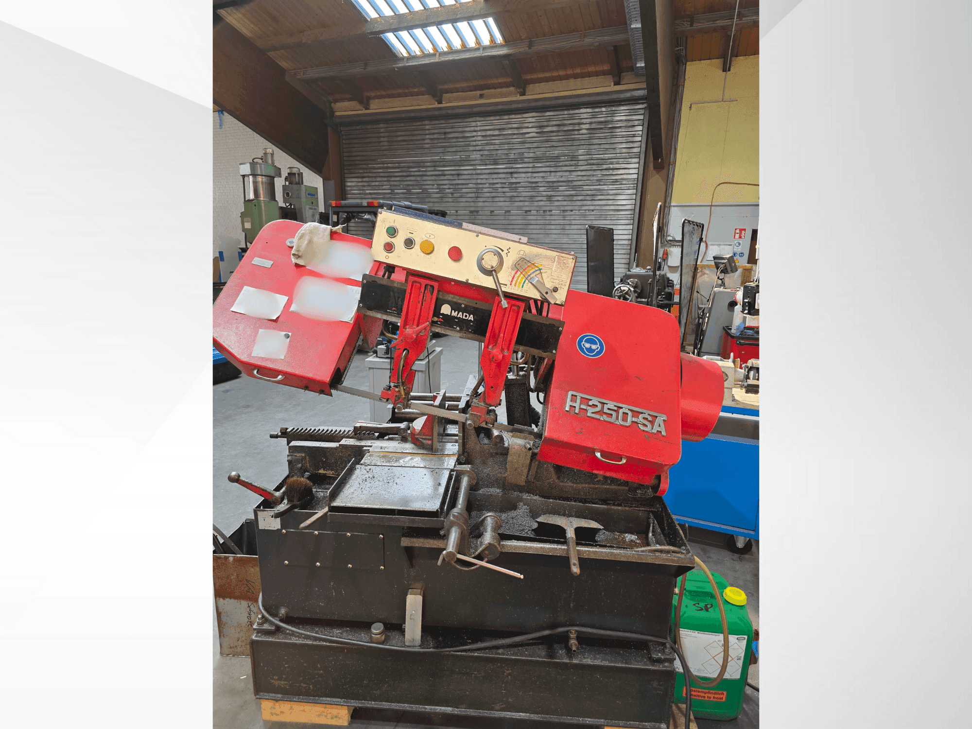 Frontansicht der AMADA H-250SA Maschine