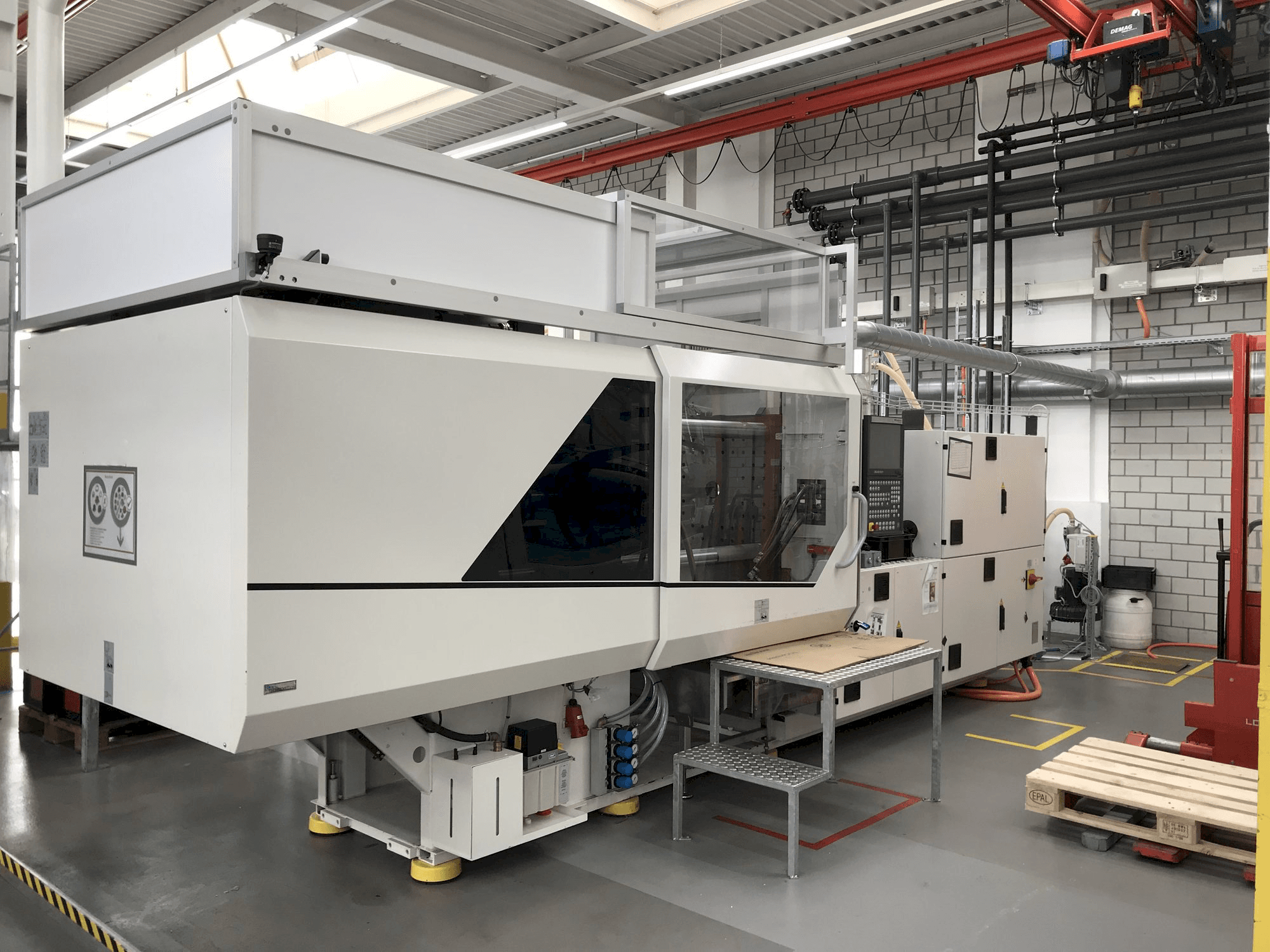 Frontansicht der Sumitomo Demag EL-EXIS SP 200/560-675 Maschine