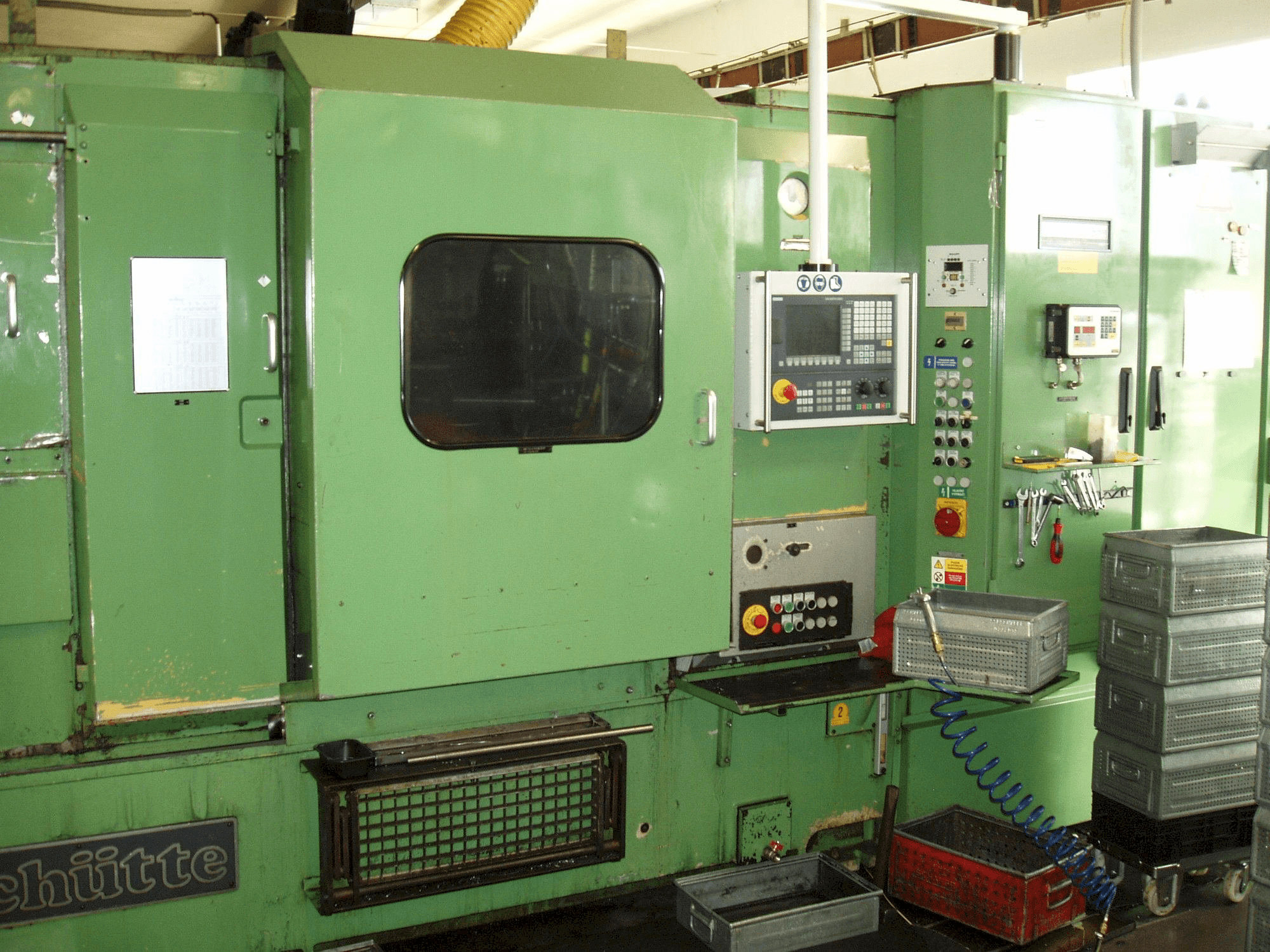 Frontansicht der Schuette SF81 Maschine