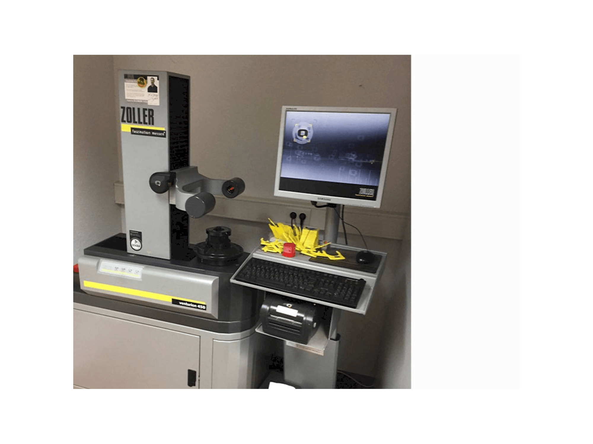 Frontansicht der Zoller Venturion 450 Maschine