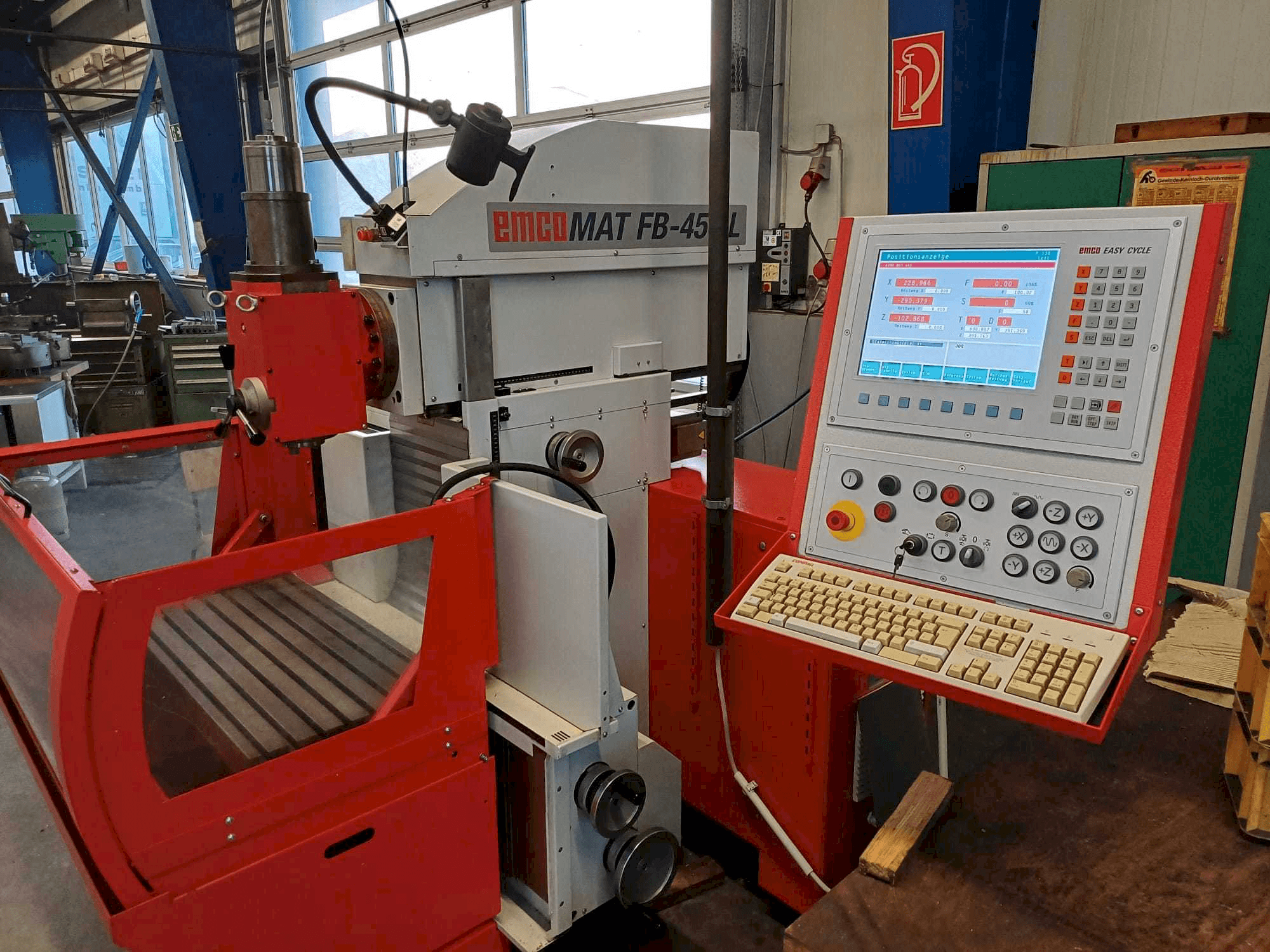 Frontansicht der EMCO EMCOMAT FB-450 Maschine