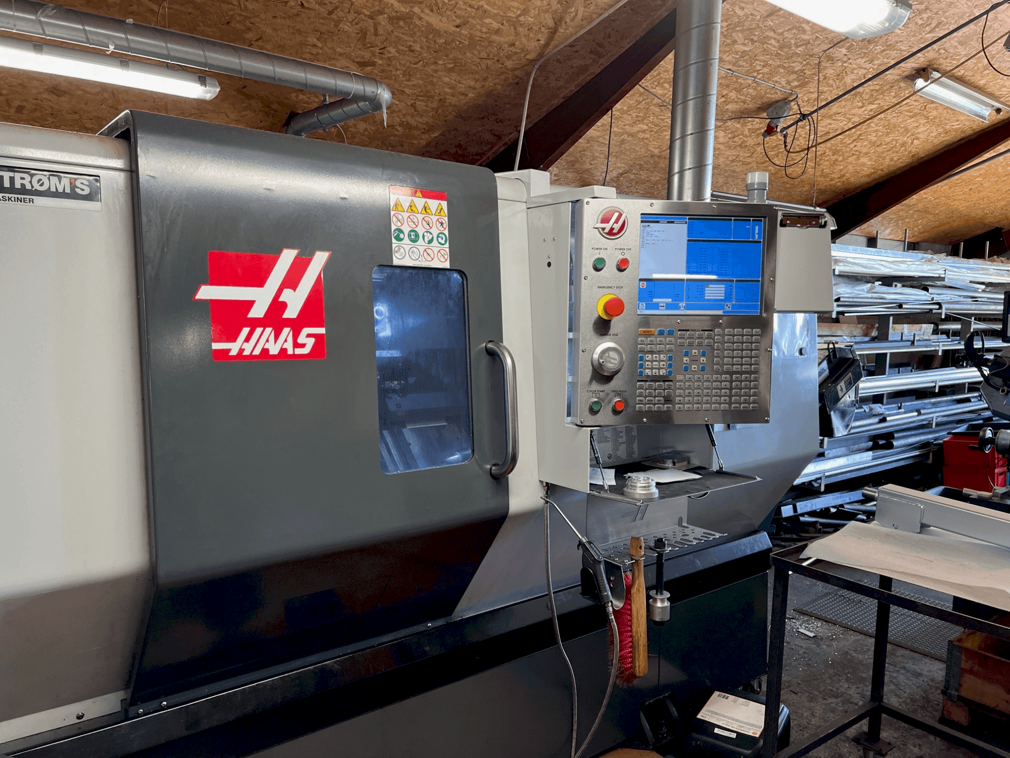 Frontansicht der HAAS HAAS ST-30Y Maschine