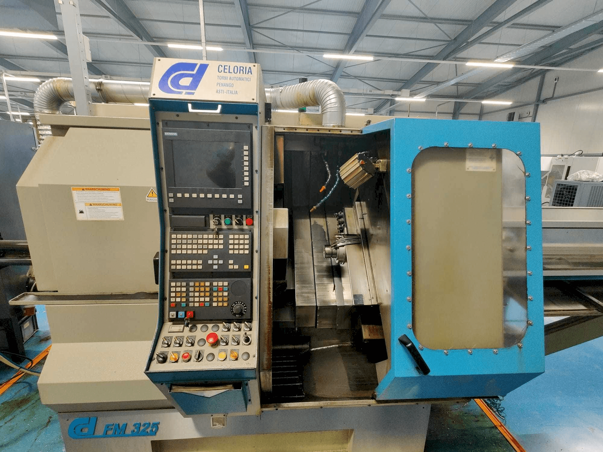 Frontansicht der Celoria CD/FM 325 Maschine