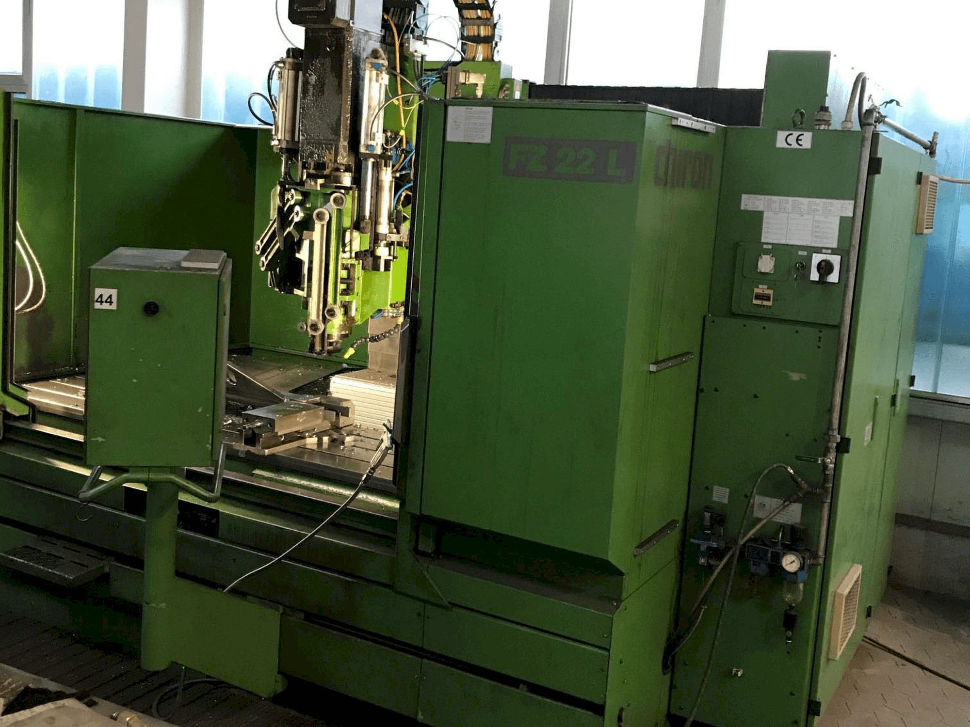 Frontansicht der CHIRON FZ 22 L Maschine