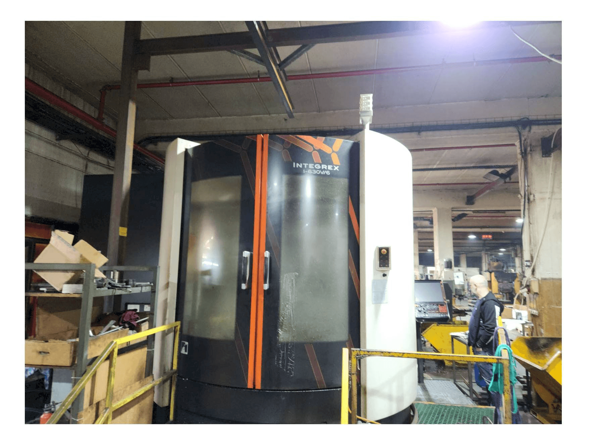 Frontansicht der Mazak INTEGREX i-630V/6 Maschine