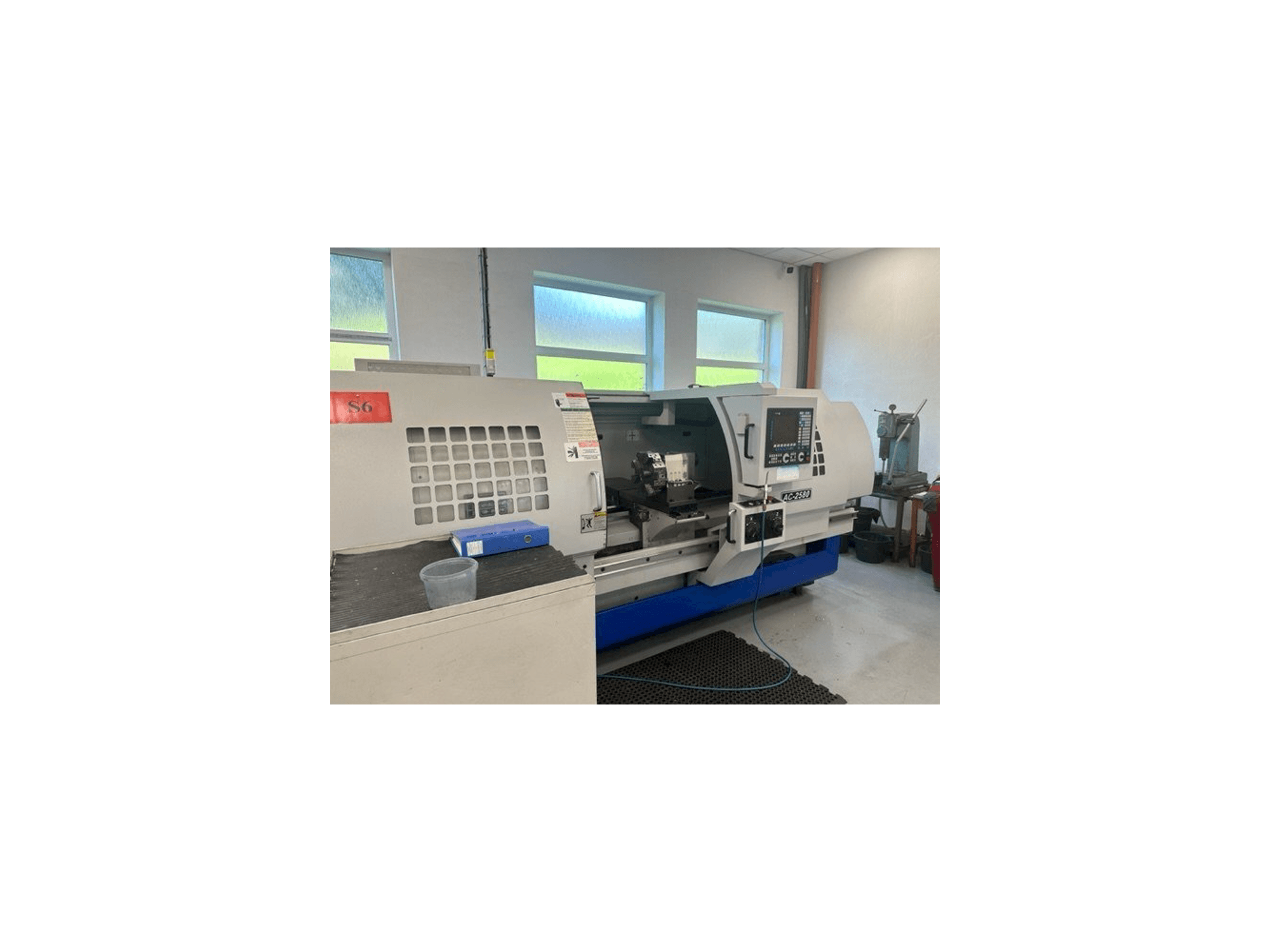 Frontansicht der MASCUT AC-2580 Maschine