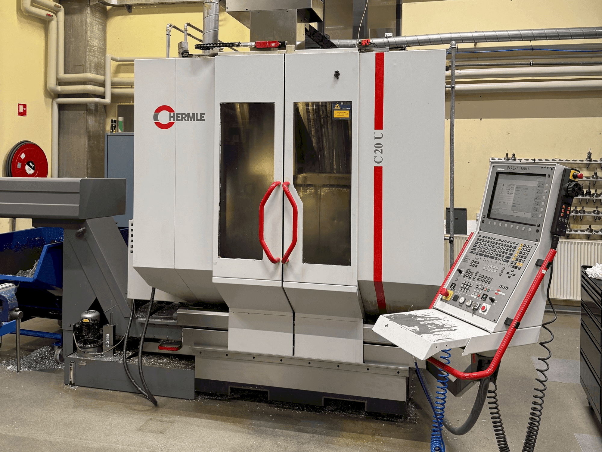 Frontansicht der HERMLE C 20 U Maschine