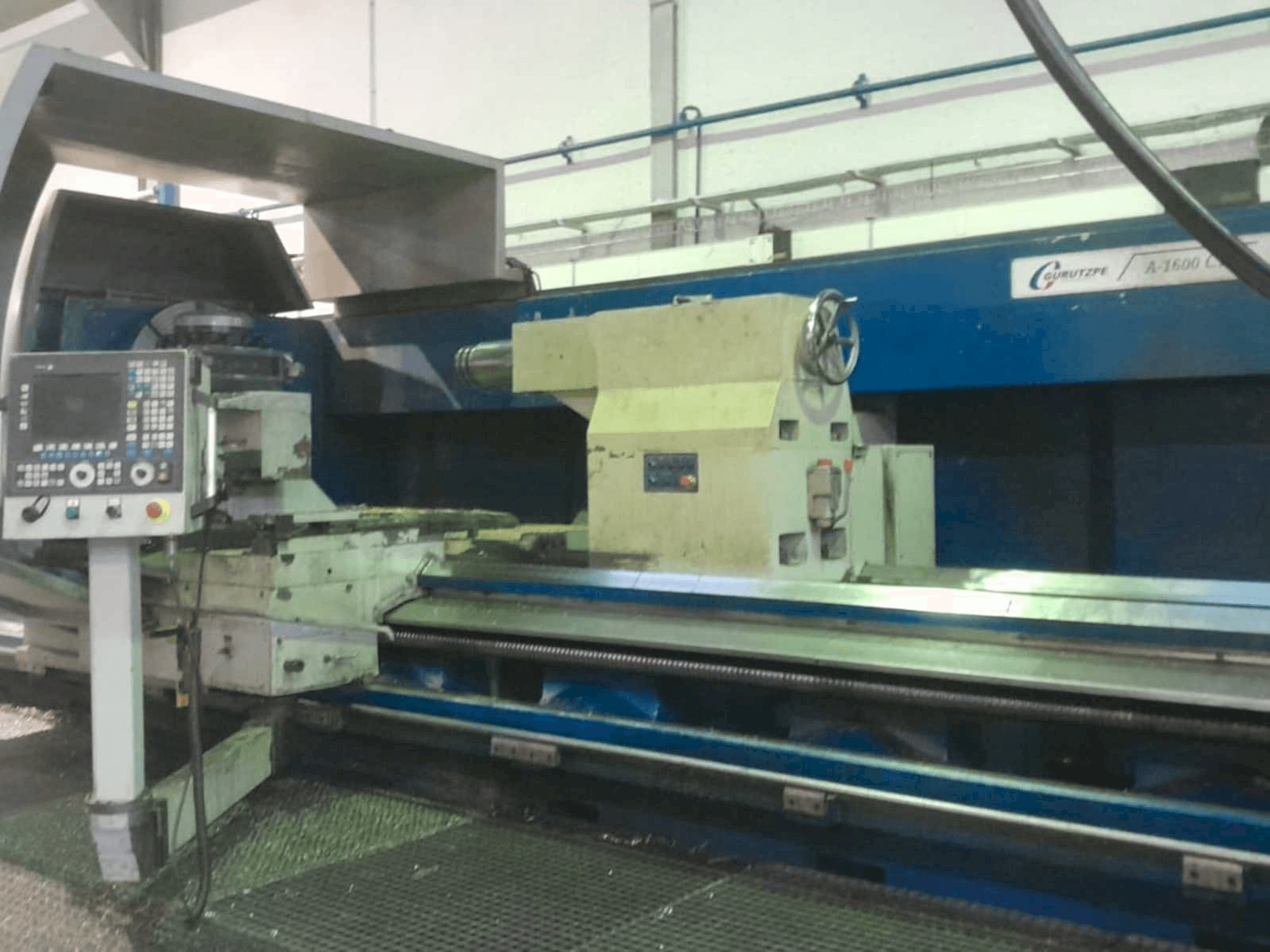 Frontansicht der Gurutzpe A-1600 CNC Maschine