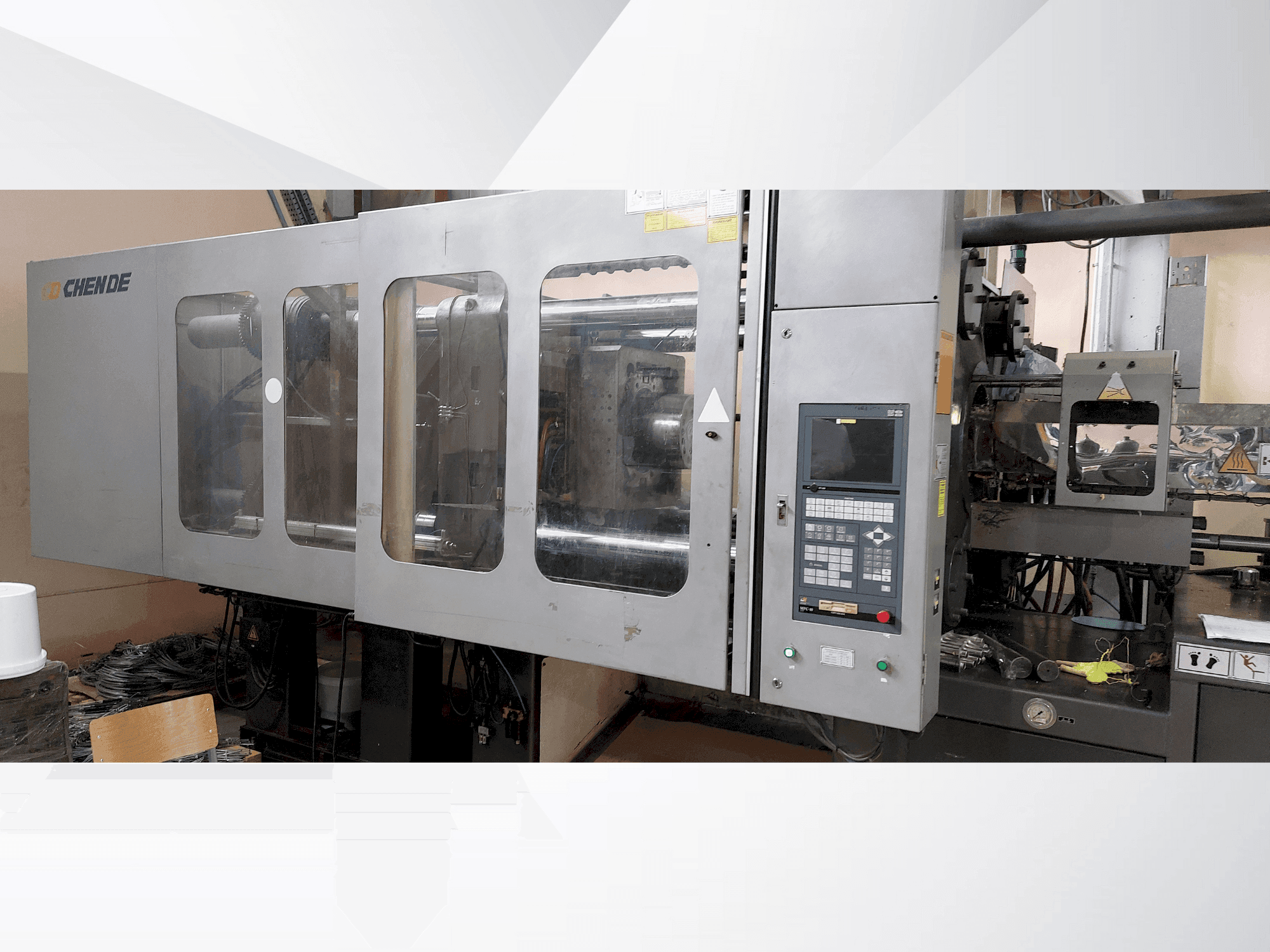 Frontansicht der CHENDE CJ480M3V Maschine